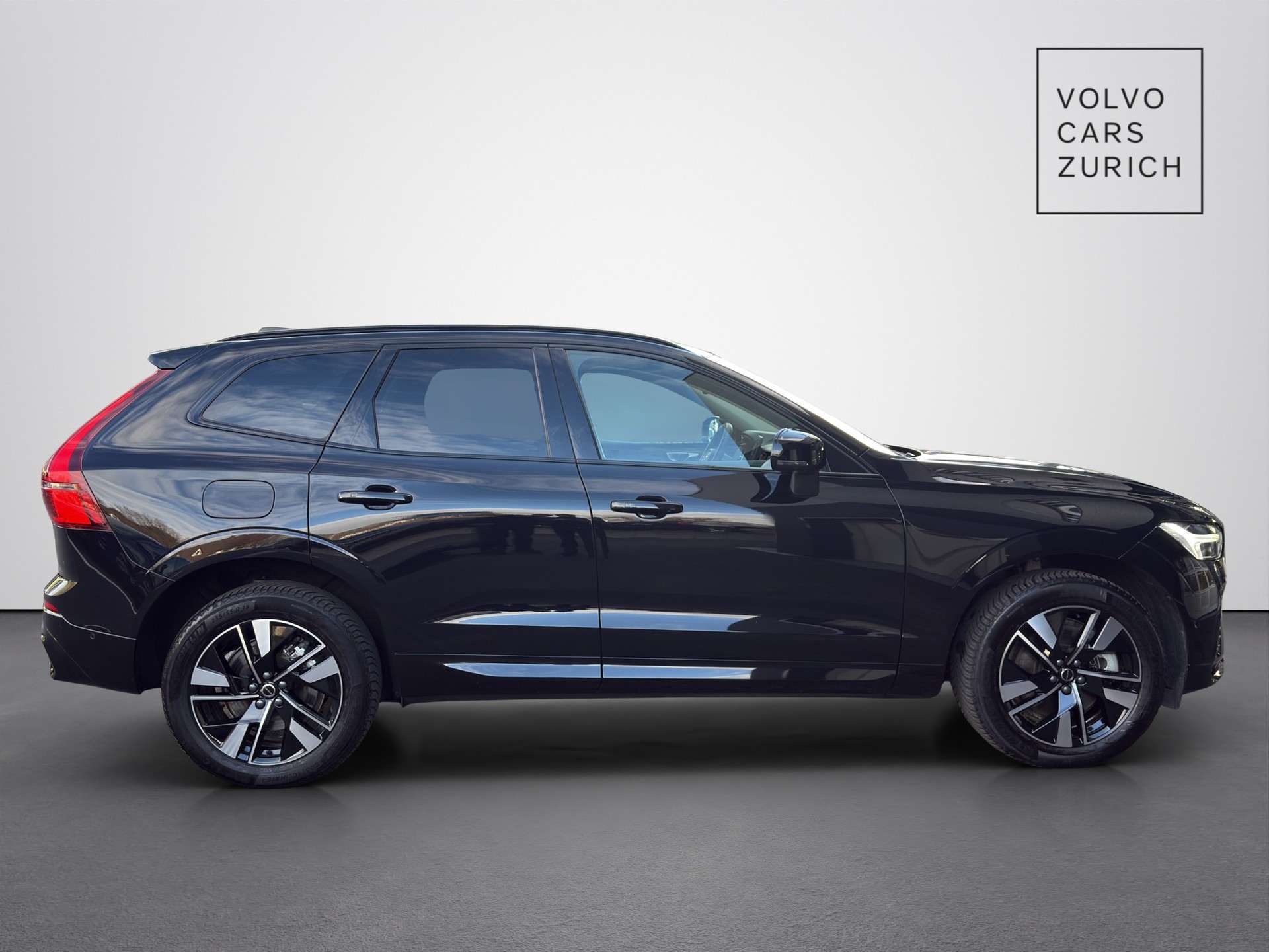 VOLVO XC60 2.0 T8 TE Plus Dark eAWD-showroom-element-3
