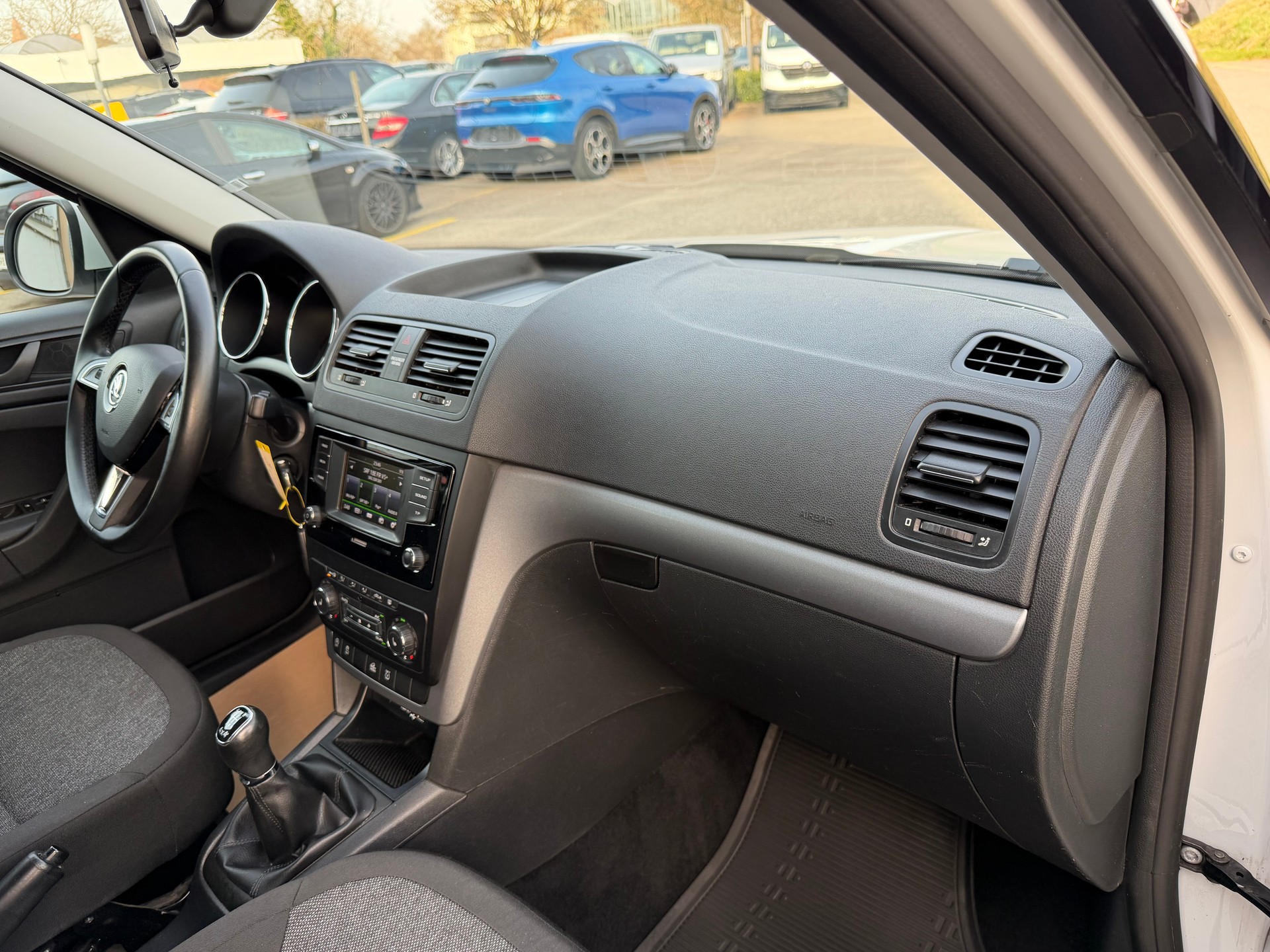 SKODA Yeti 1.4 TSI Active 4x4-image-17