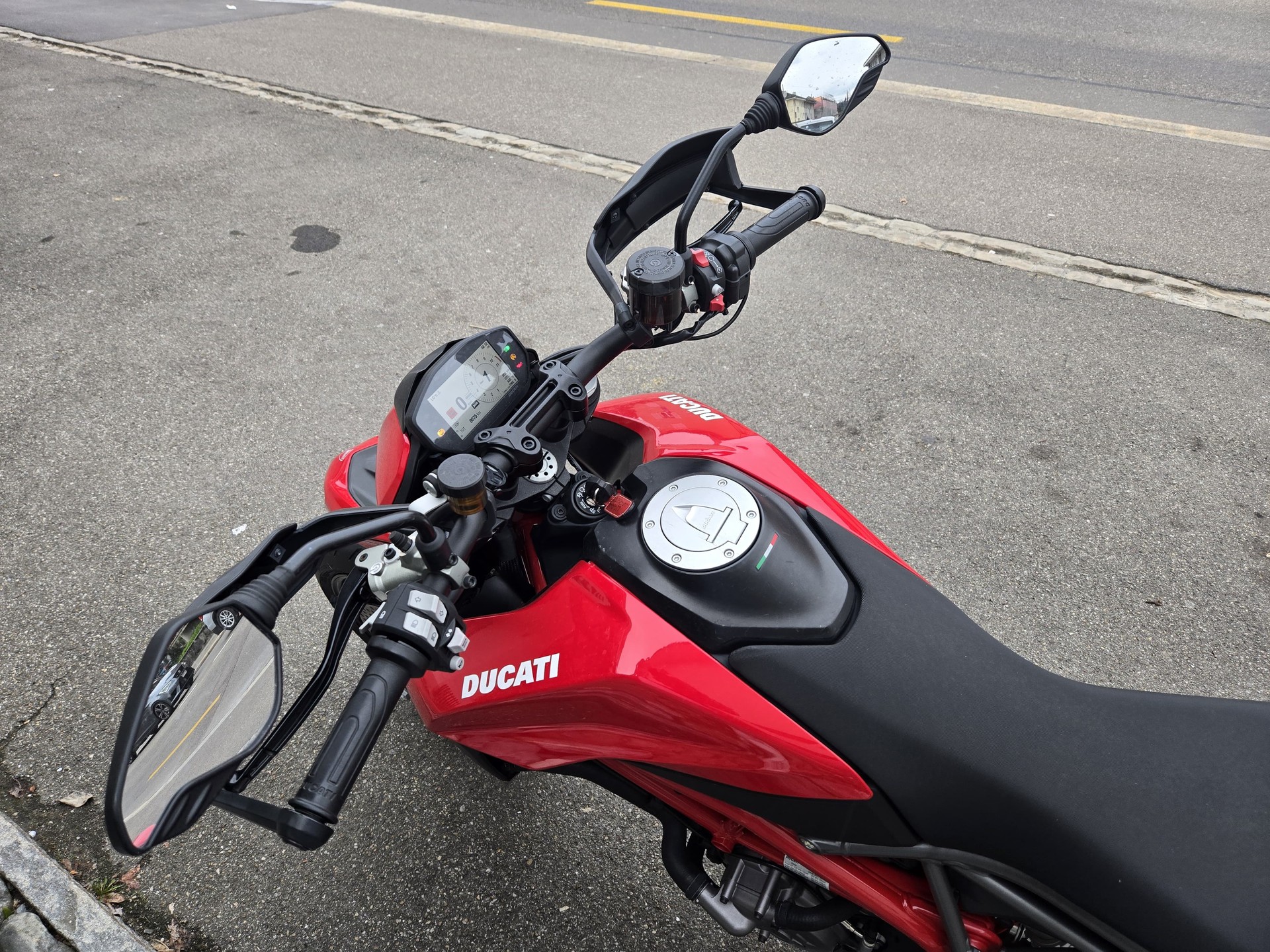 DUCATI Hypermotard 950-image-5