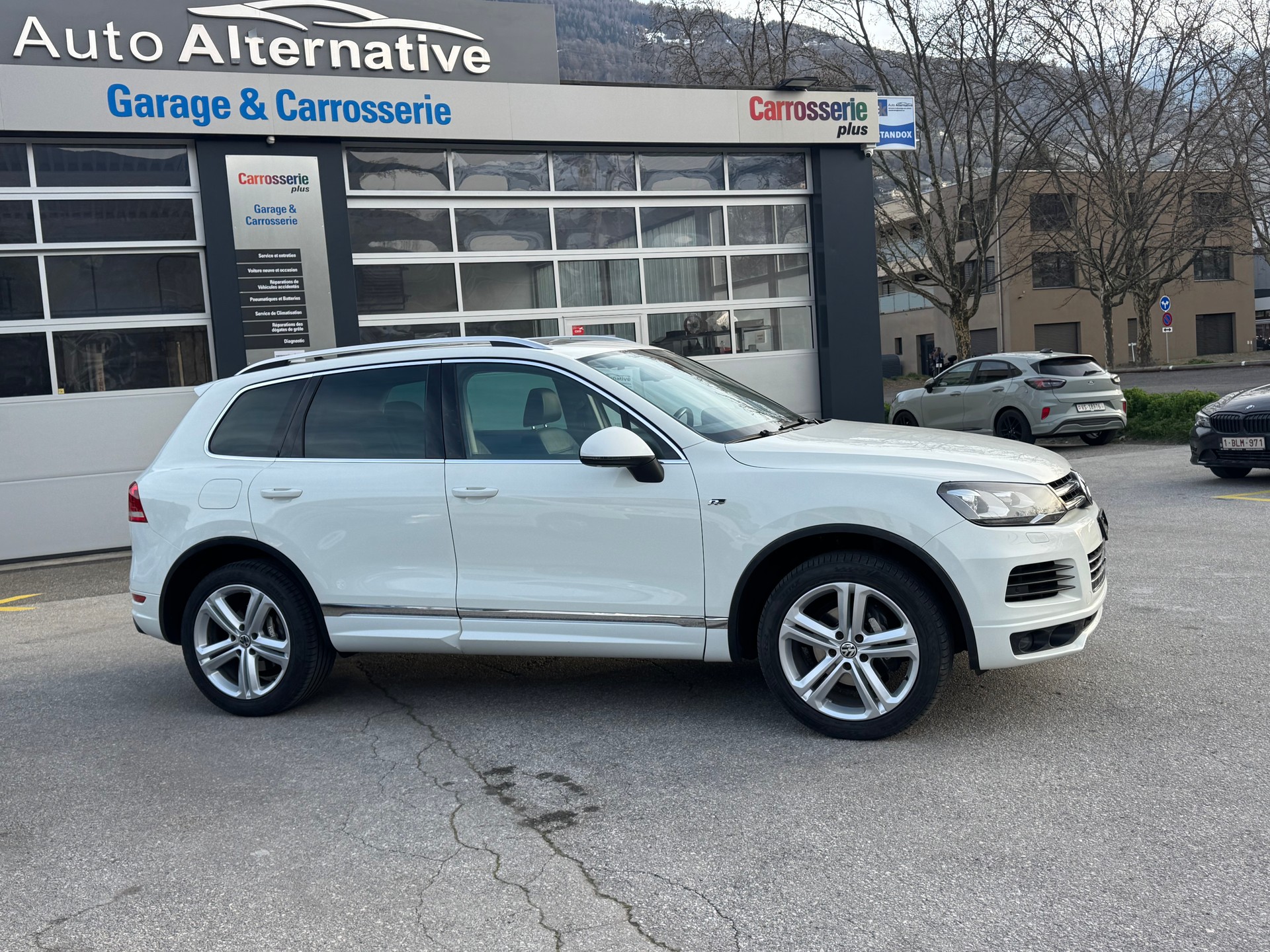 VW Touareg 3.0 TDI BMT Black Pearl Tiptronic R Line-showroom-element-1