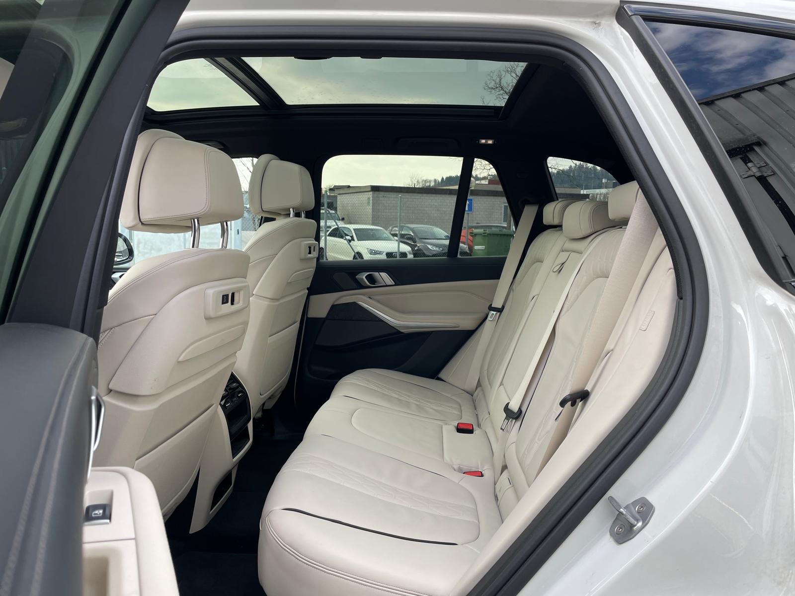 BMW X5 xDrive M50d Steptronic-image-12
