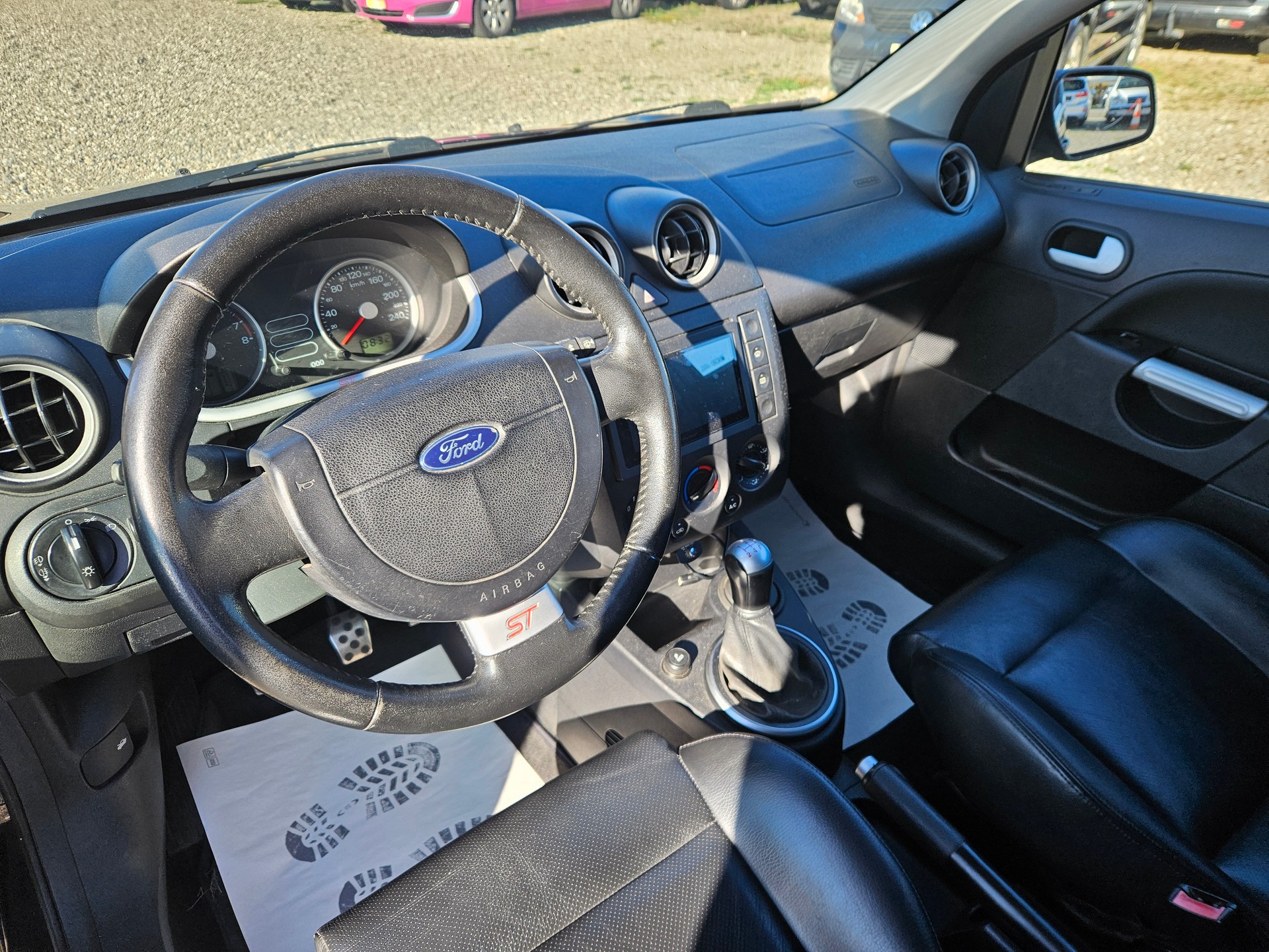 FORD Fiesta 2.0 16V ST-image-9