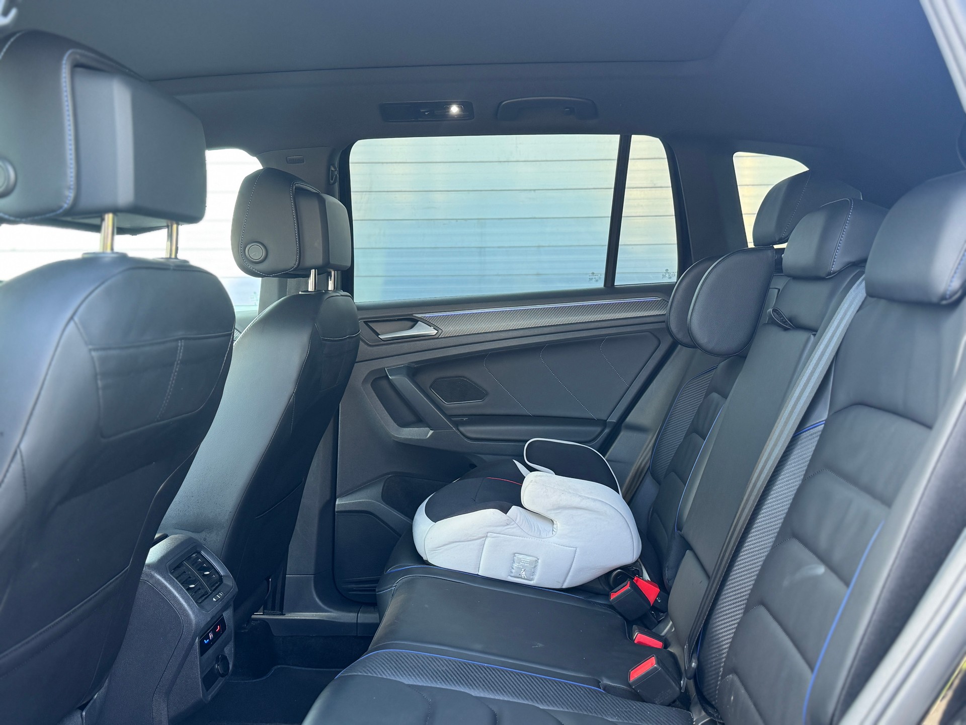 VW Tiguan 2.0TSI R 4Motion DSG-image-5