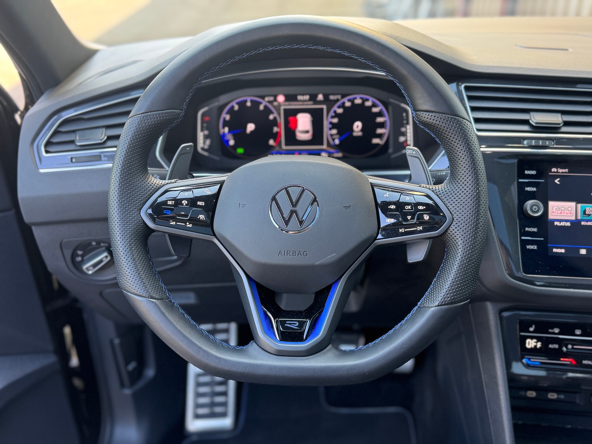 VW Tiguan 2.0TSI R 4Motion DSG-image-11