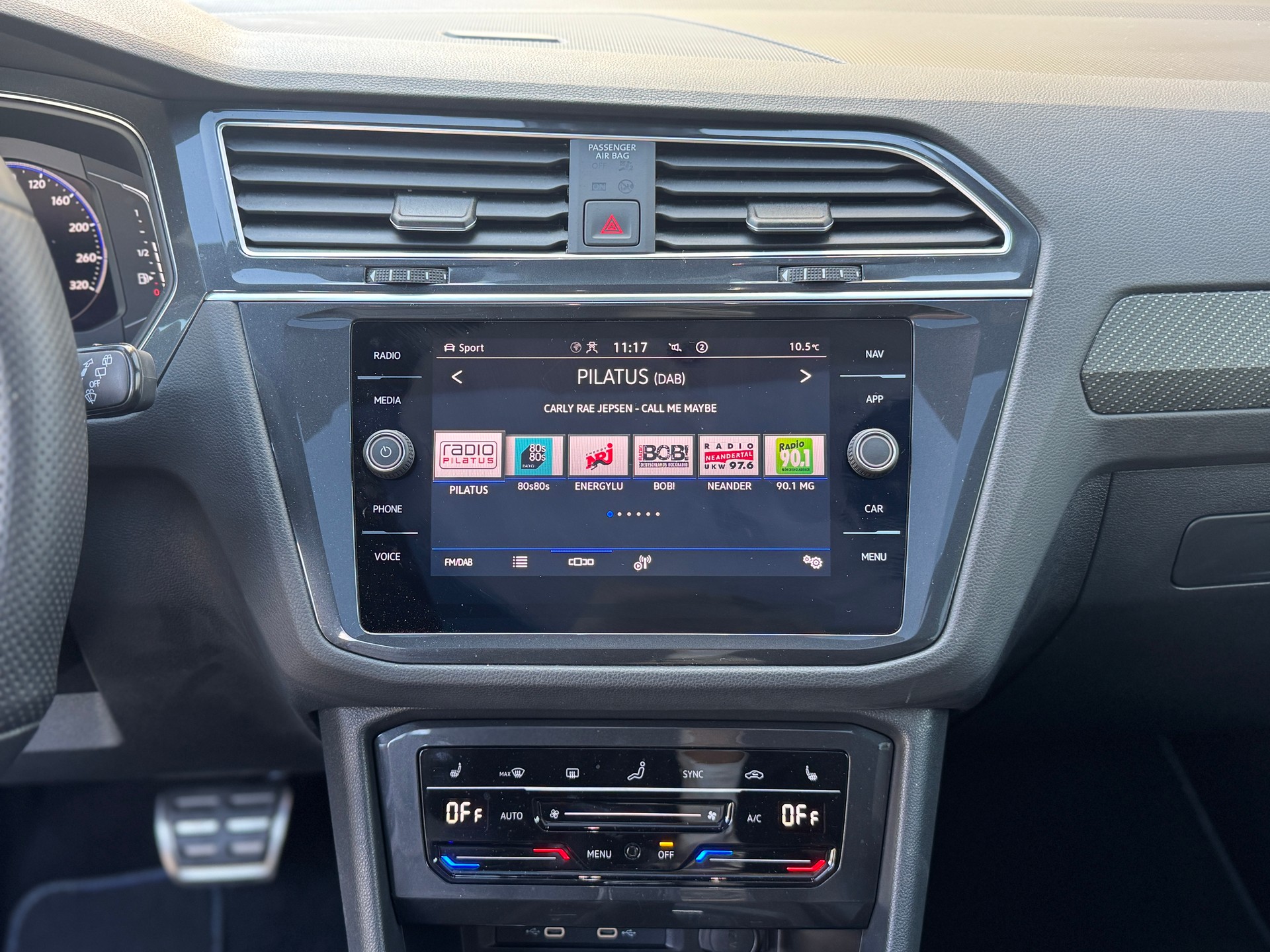 VW Tiguan 2.0TSI R 4Motion DSG-image-12