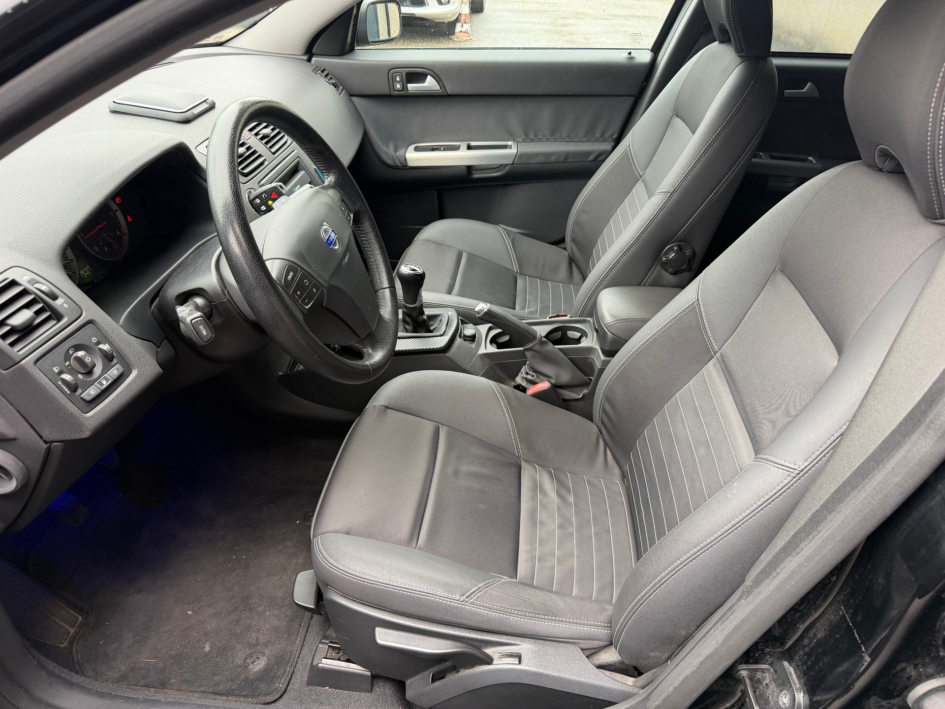 VOLVO V50 2.0D Summum-image-6