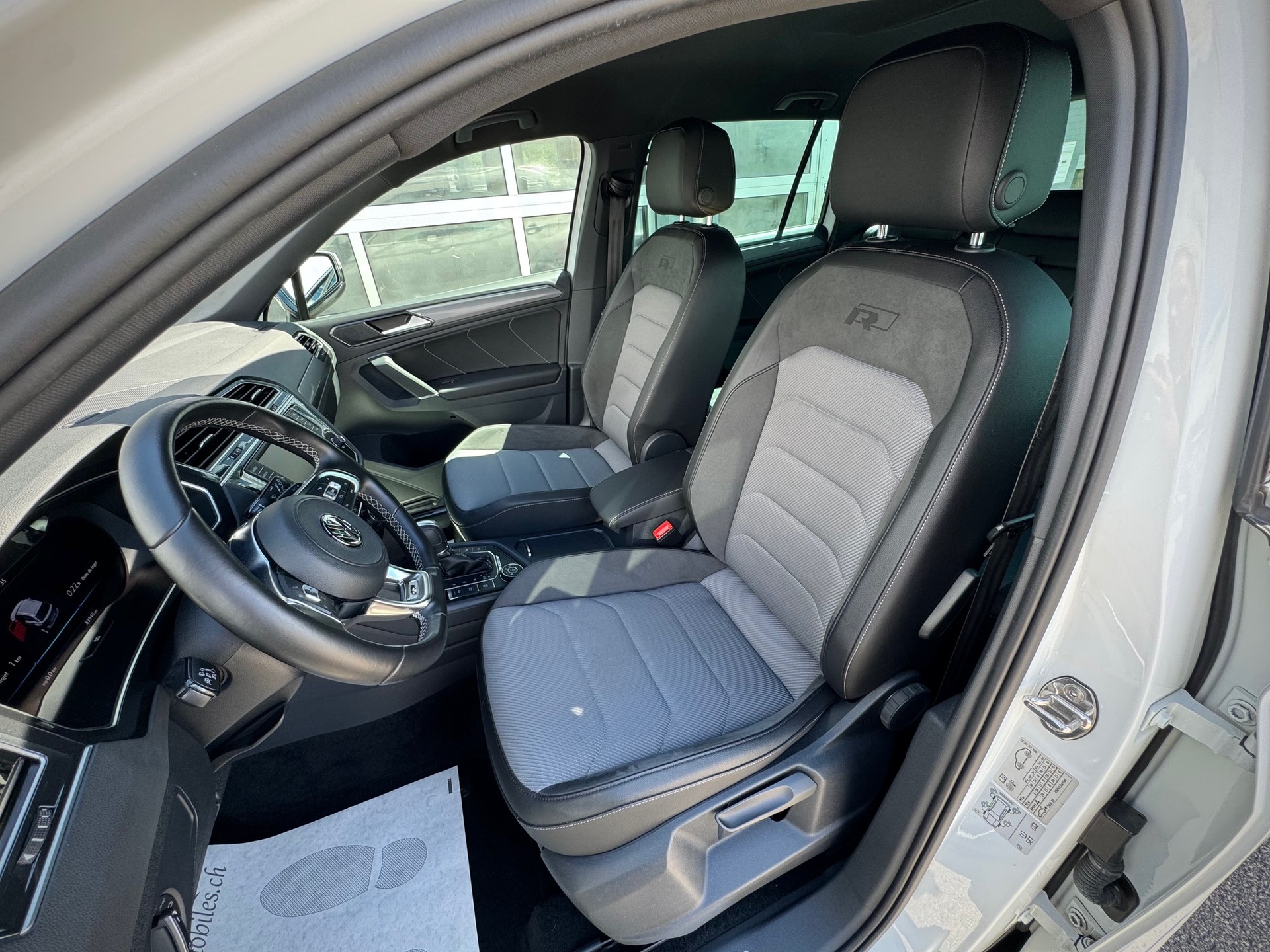VW Tiguan 2.0TSI Highline R line 4Motion DSG - Véhicule Suisse (CH)-image-8