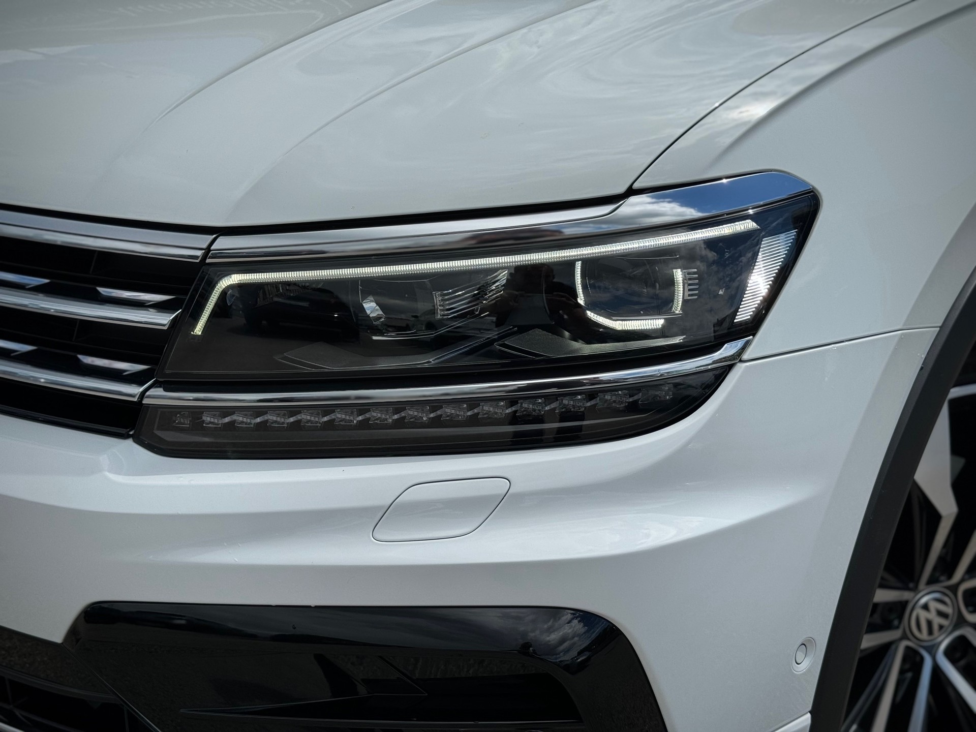 VW Tiguan 2.0TSI Highline R line 4Motion DSG - Véhicule Suisse (CH)-image-4