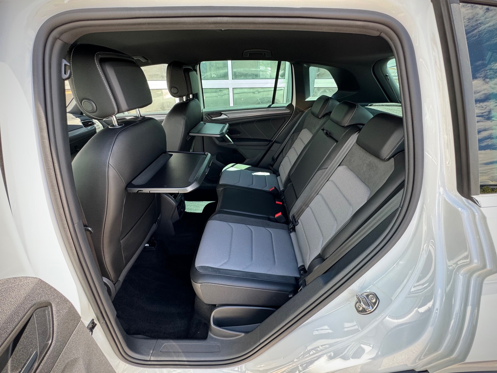 VW Tiguan 2.0TSI Highline R line 4Motion DSG - Véhicule Suisse (CH)-image-9