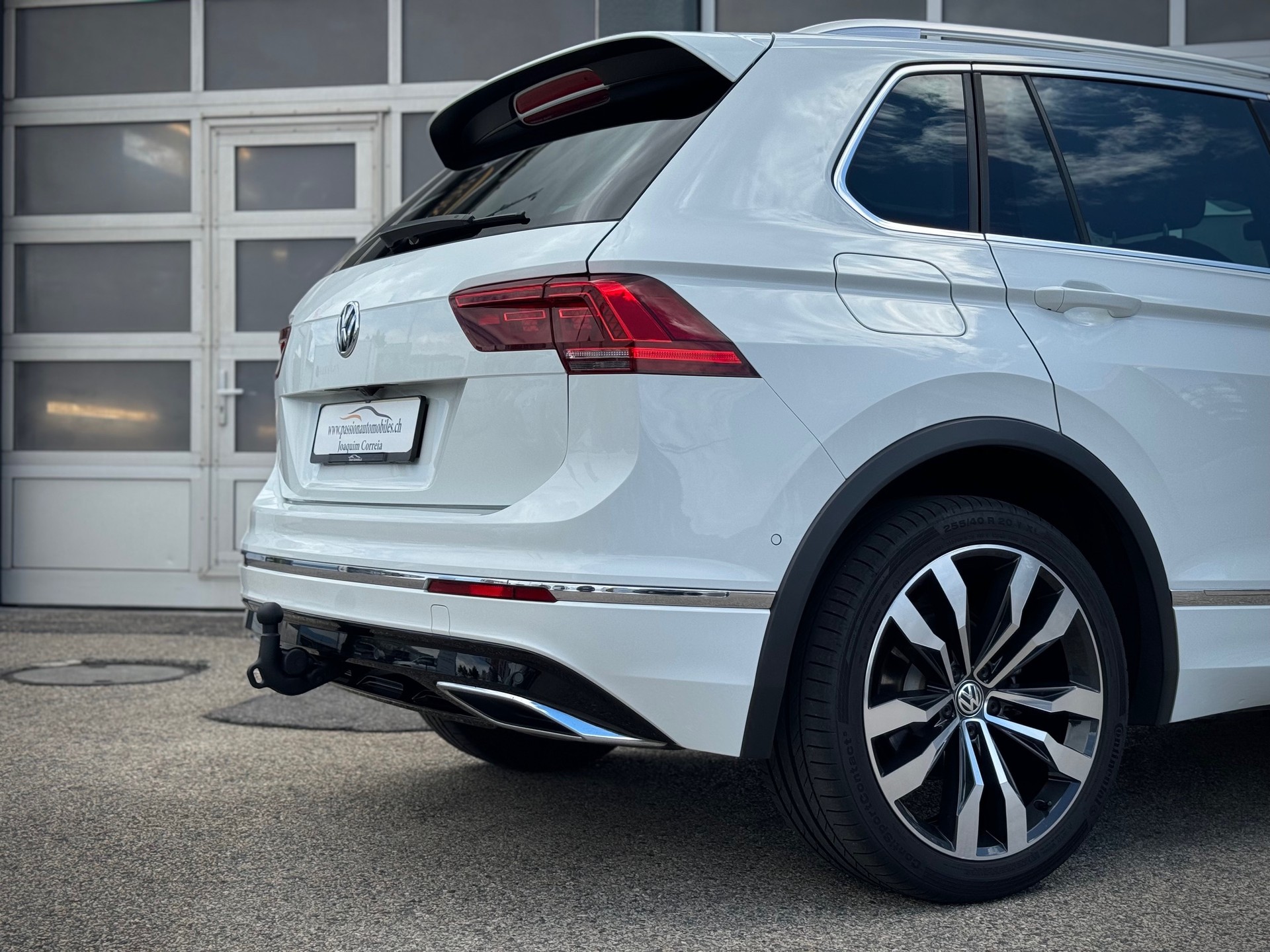 VW Tiguan 2.0TSI Highline R line 4Motion DSG - Véhicule Suisse (CH)-image-3