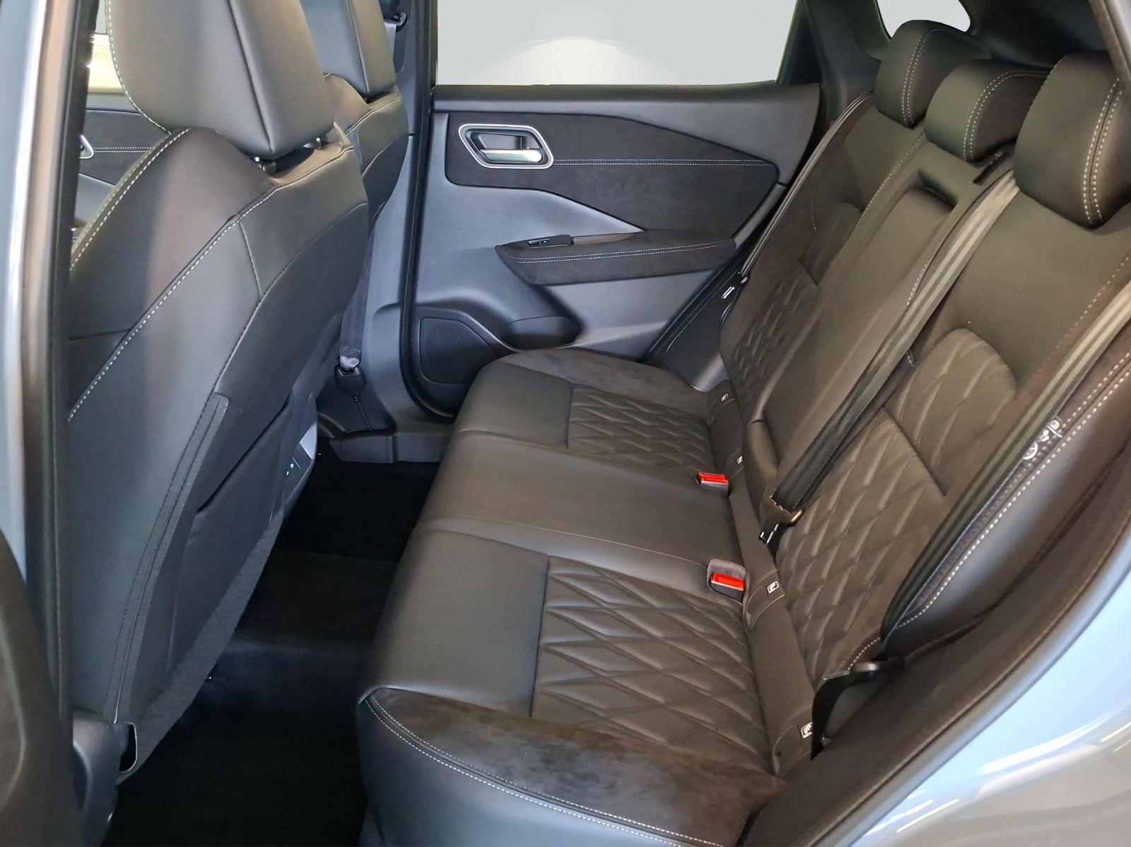 NISSAN Qashqai 1.3 DIG-T Tekna+ 4x4-image-11