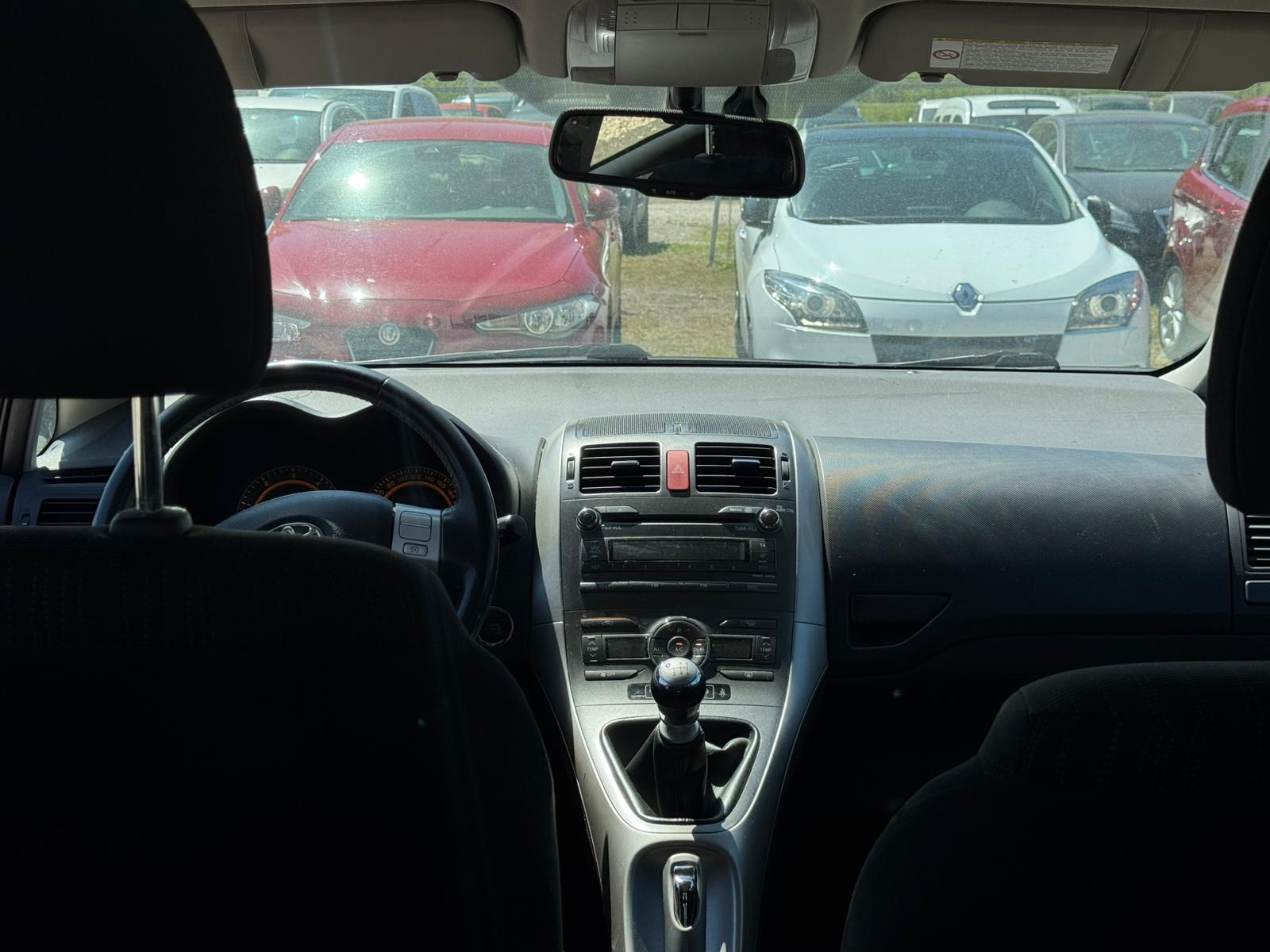 TOYOTA Auris 2.0 D-4D Linea Luna-image-7