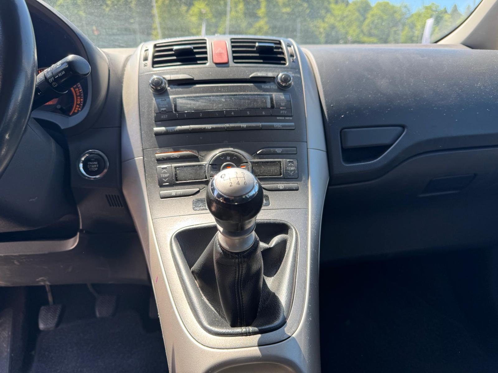 TOYOTA Auris 2.0 D-4D Linea Luna-image-12