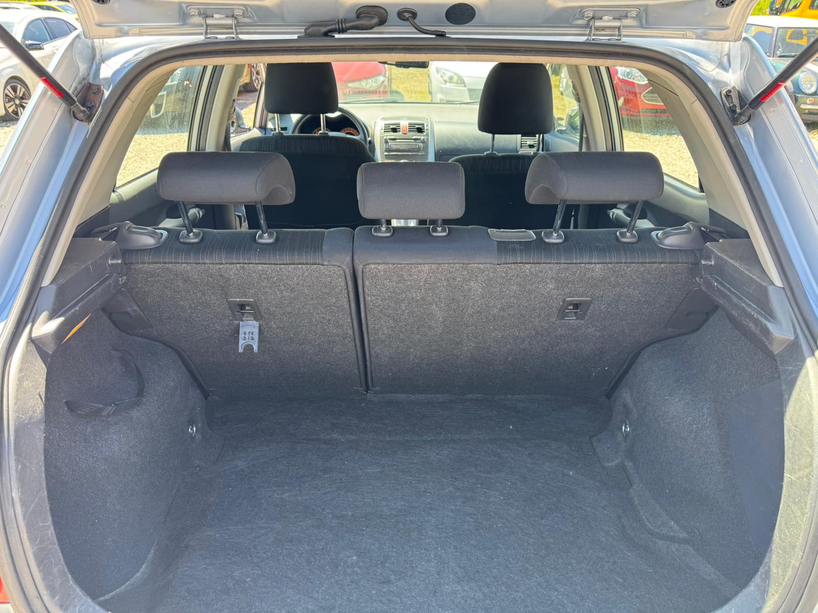 TOYOTA Auris 2.0 D-4D Linea Luna-image-6