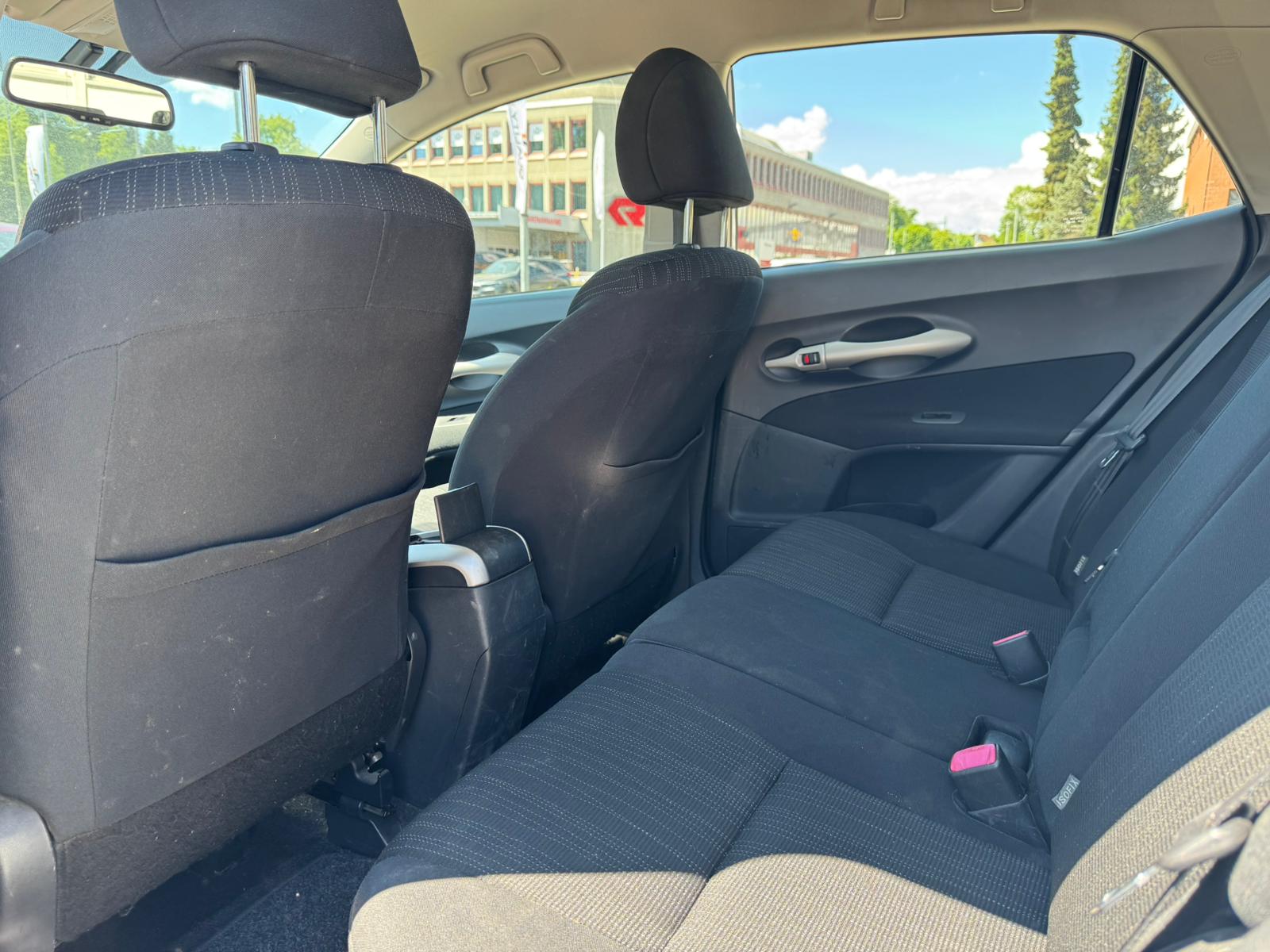 TOYOTA Auris 2.0 D-4D Linea Luna-image-8