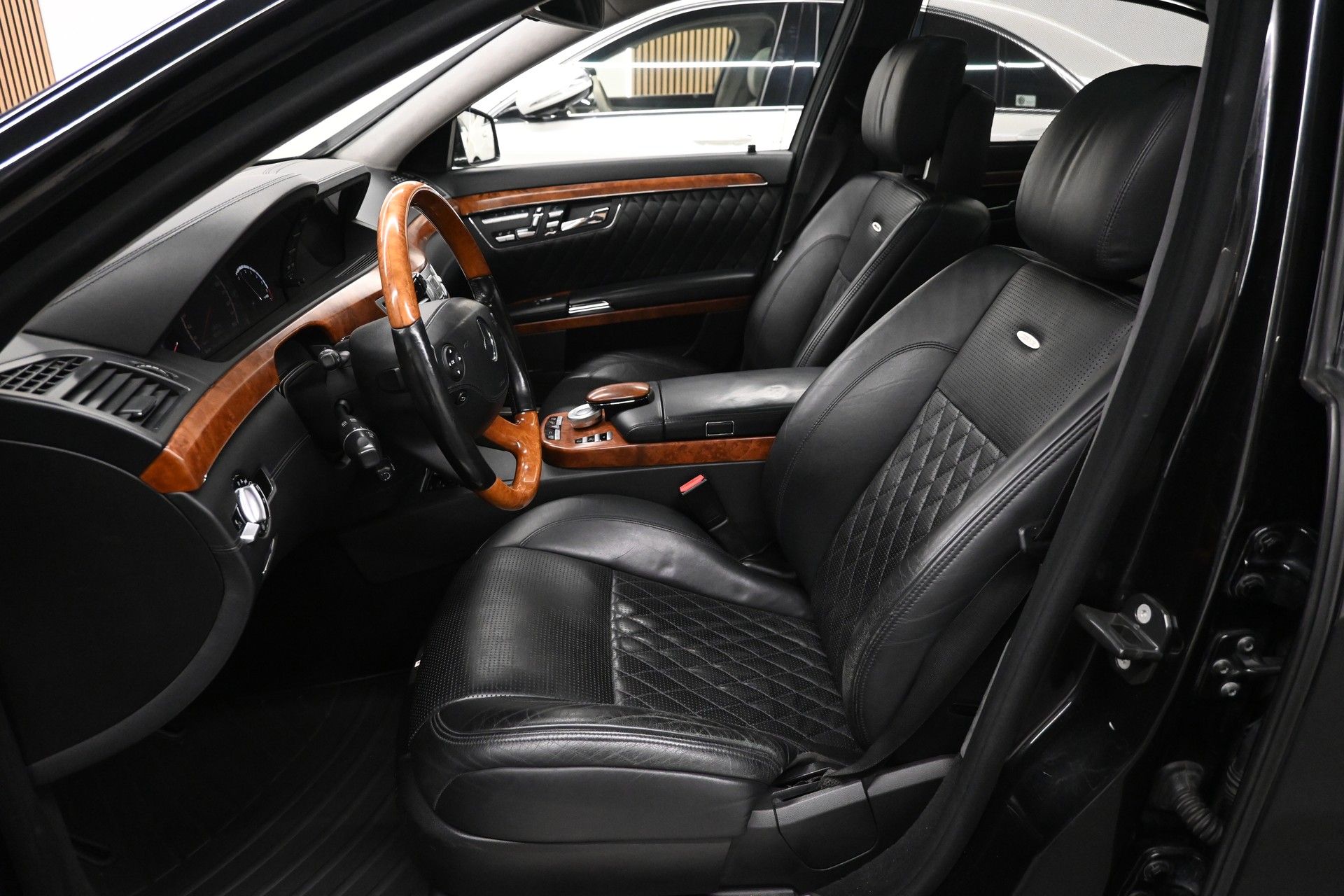 MERCEDES-BENZ S 65 AMG L Automatic-image-11