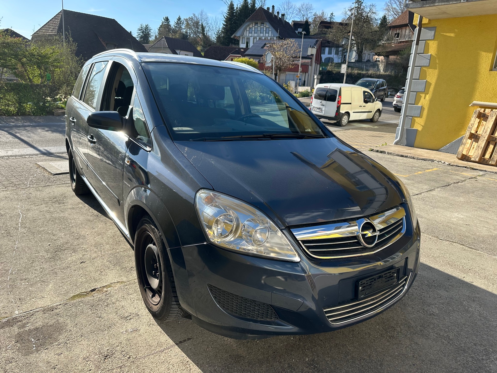 OPEL Zafira 1.8i 16V Cosmo-image-1