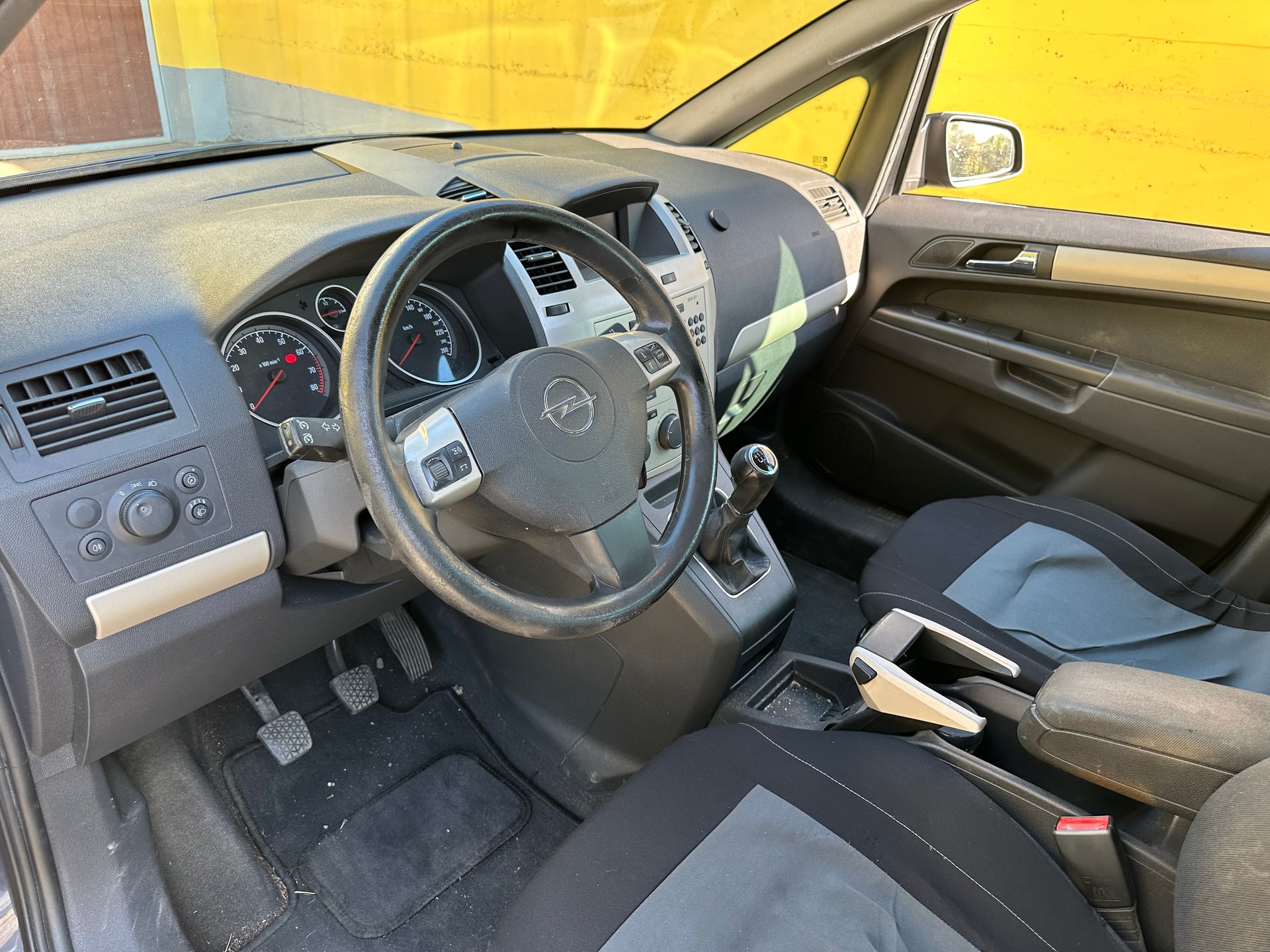 OPEL Zafira 1.8i 16V Cosmo-image-9