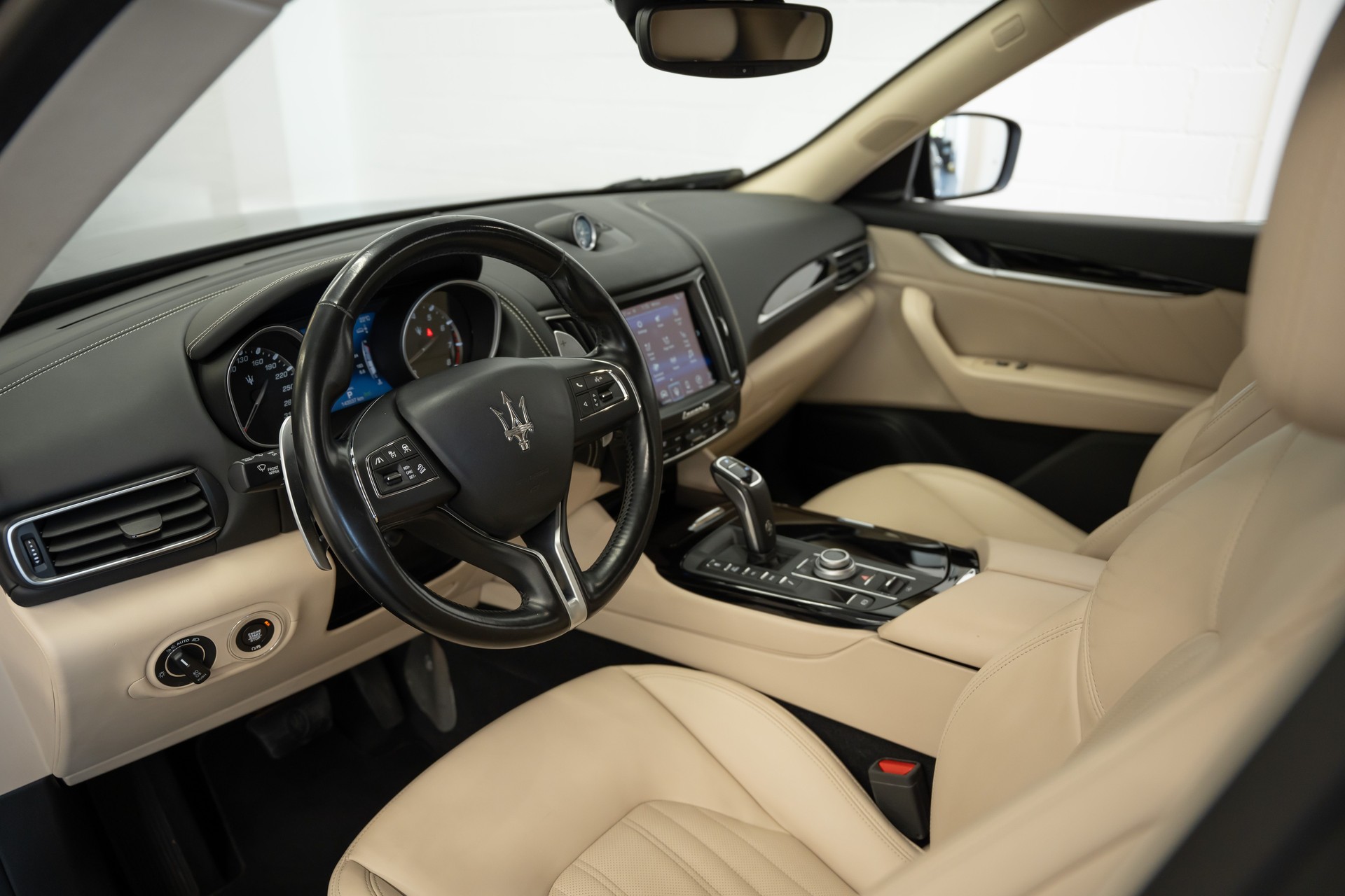 MASERATI Levante S 3.0V6 GranLusso Automatica-image-9