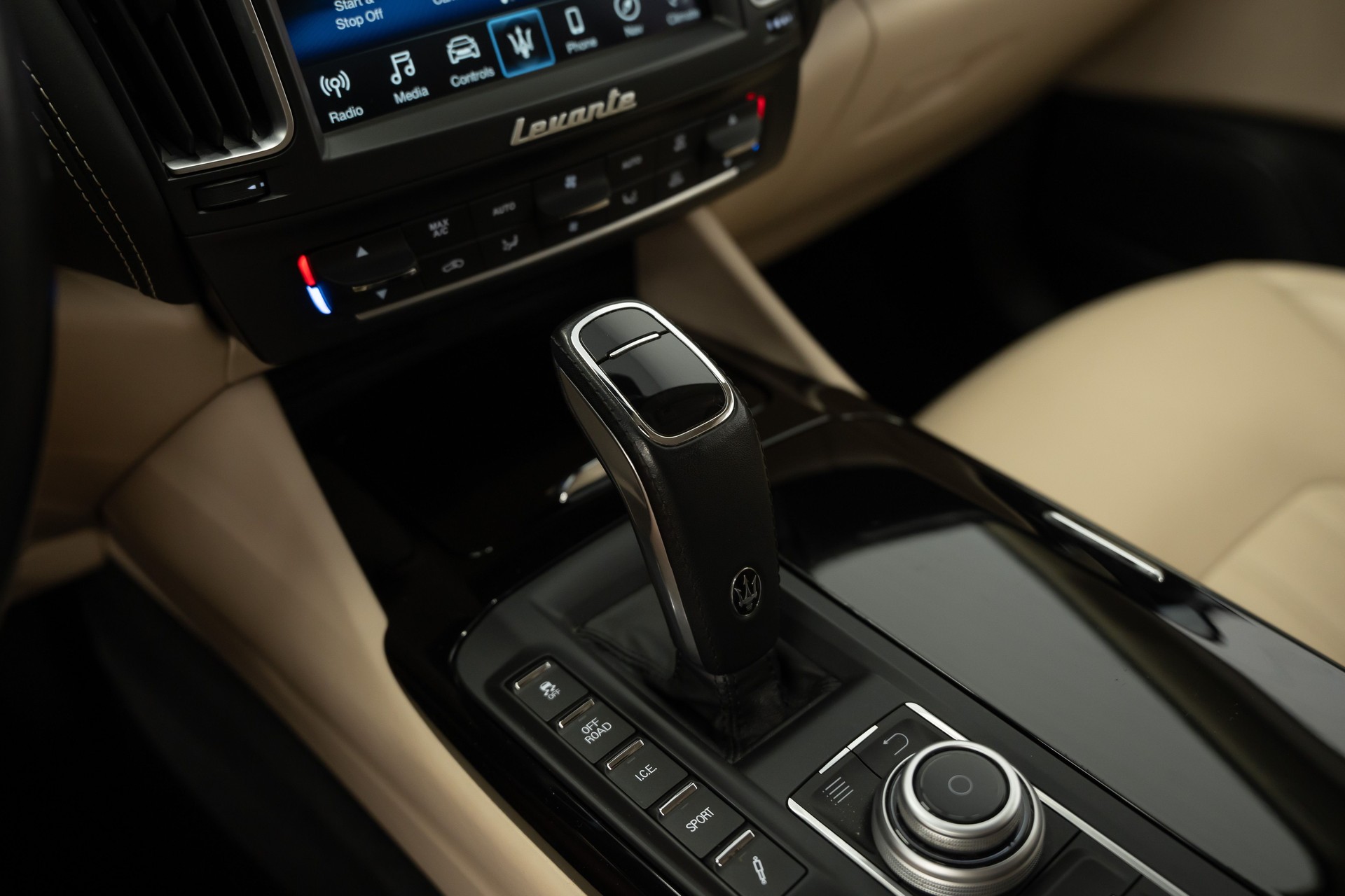 MASERATI Levante S 3.0V6 GranLusso Automatica-image-24