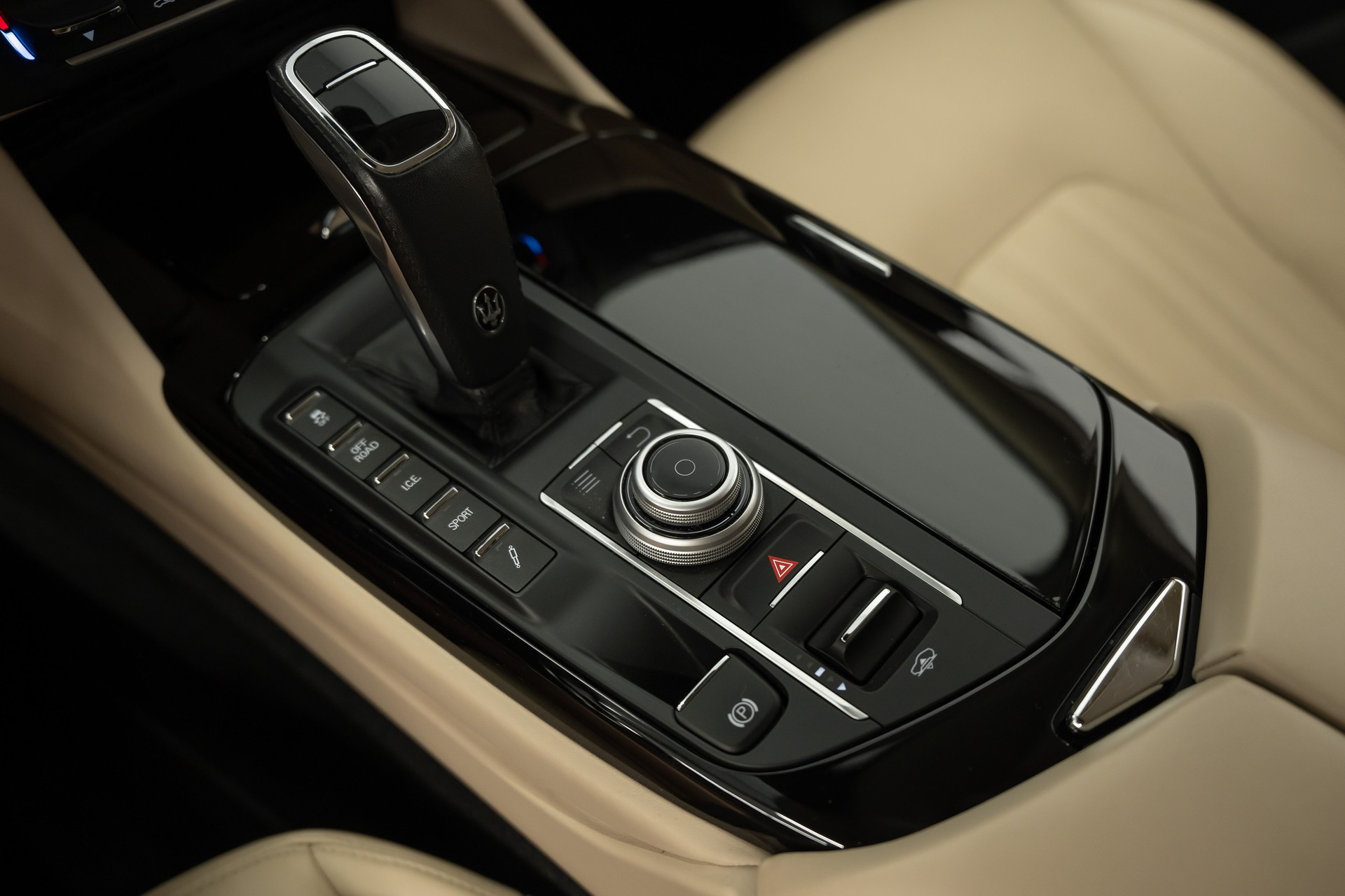 MASERATI Levante S 3.0V6 GranLusso Automatica-image-23