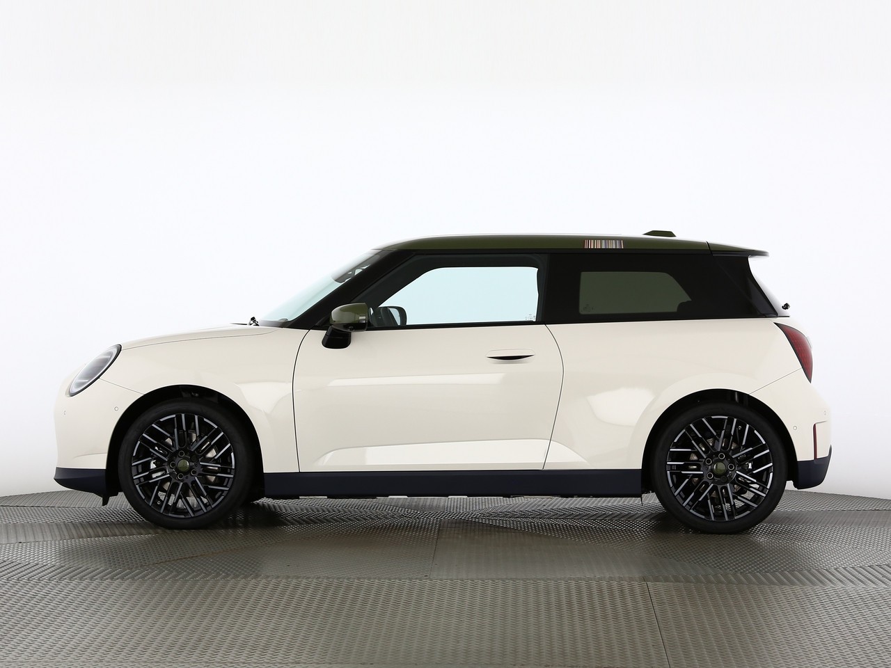 MINI Cooper SE-showroom-element-2