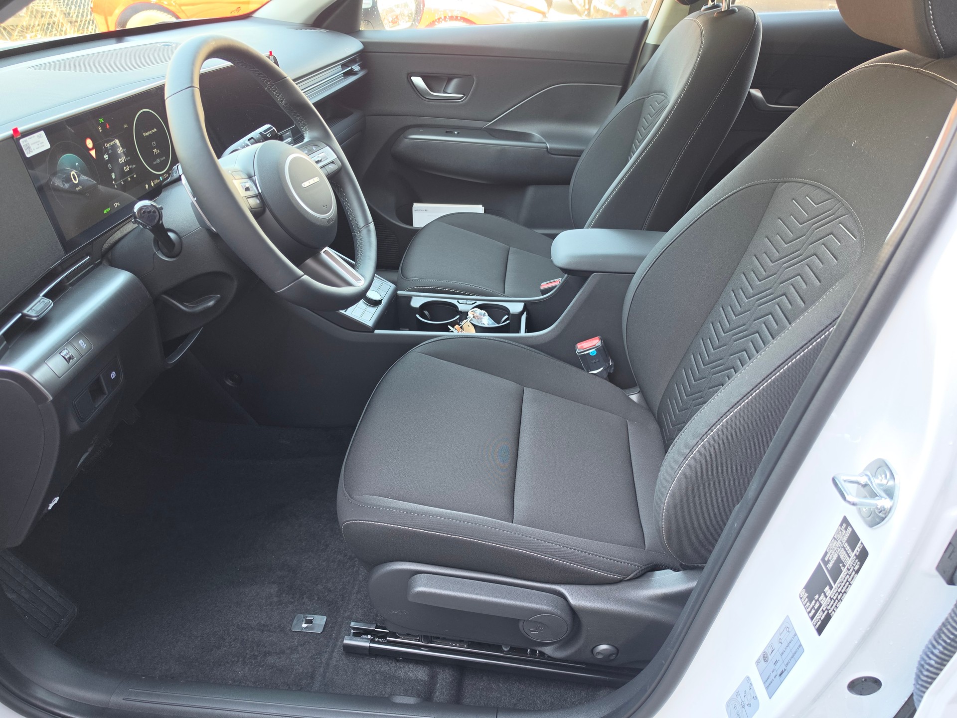 HYUNDAI Kona EV 65.4 kWh Origo-image-2