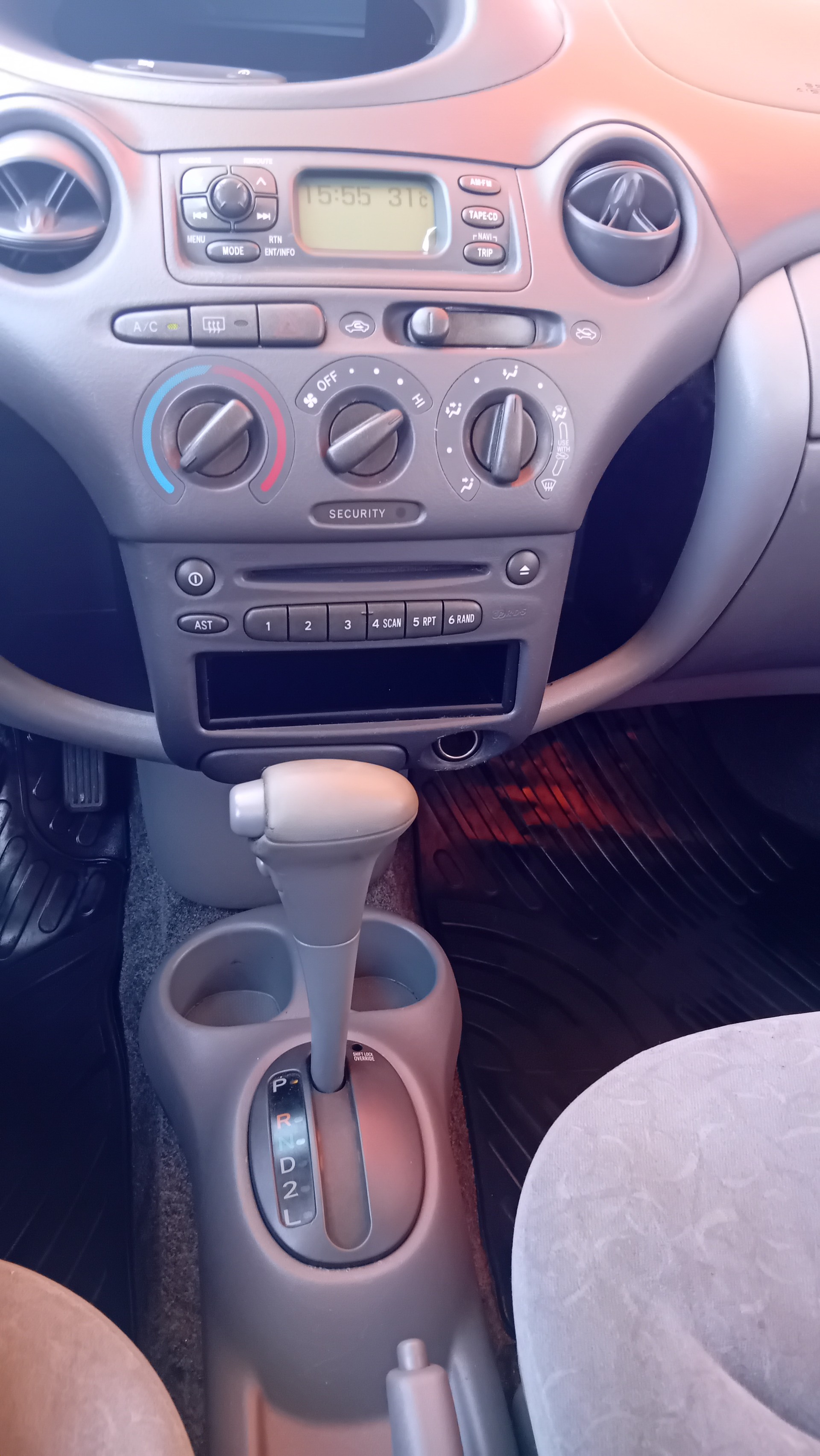 TOYOTA Yaris 1.3 Linea Luna-image-8