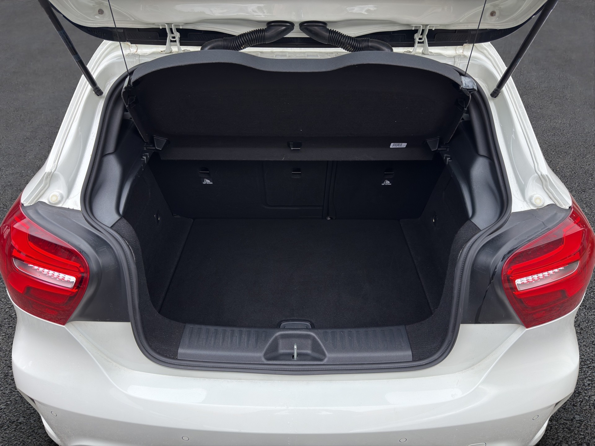 MERCEDES-BENZ A 200 AMG Line 7G-DCT-image-13