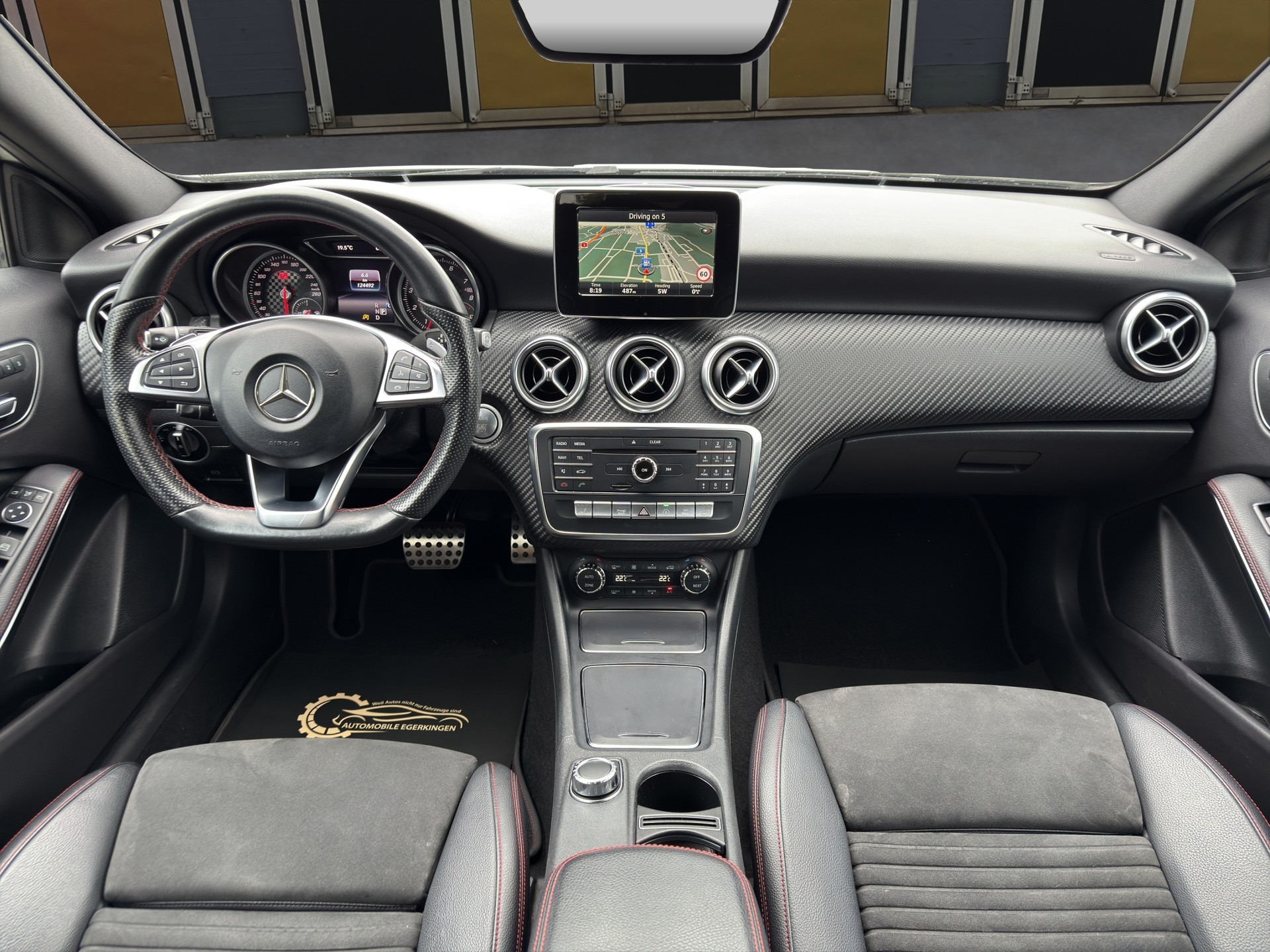 MERCEDES-BENZ A 200 AMG Line 7G-DCT-image-10