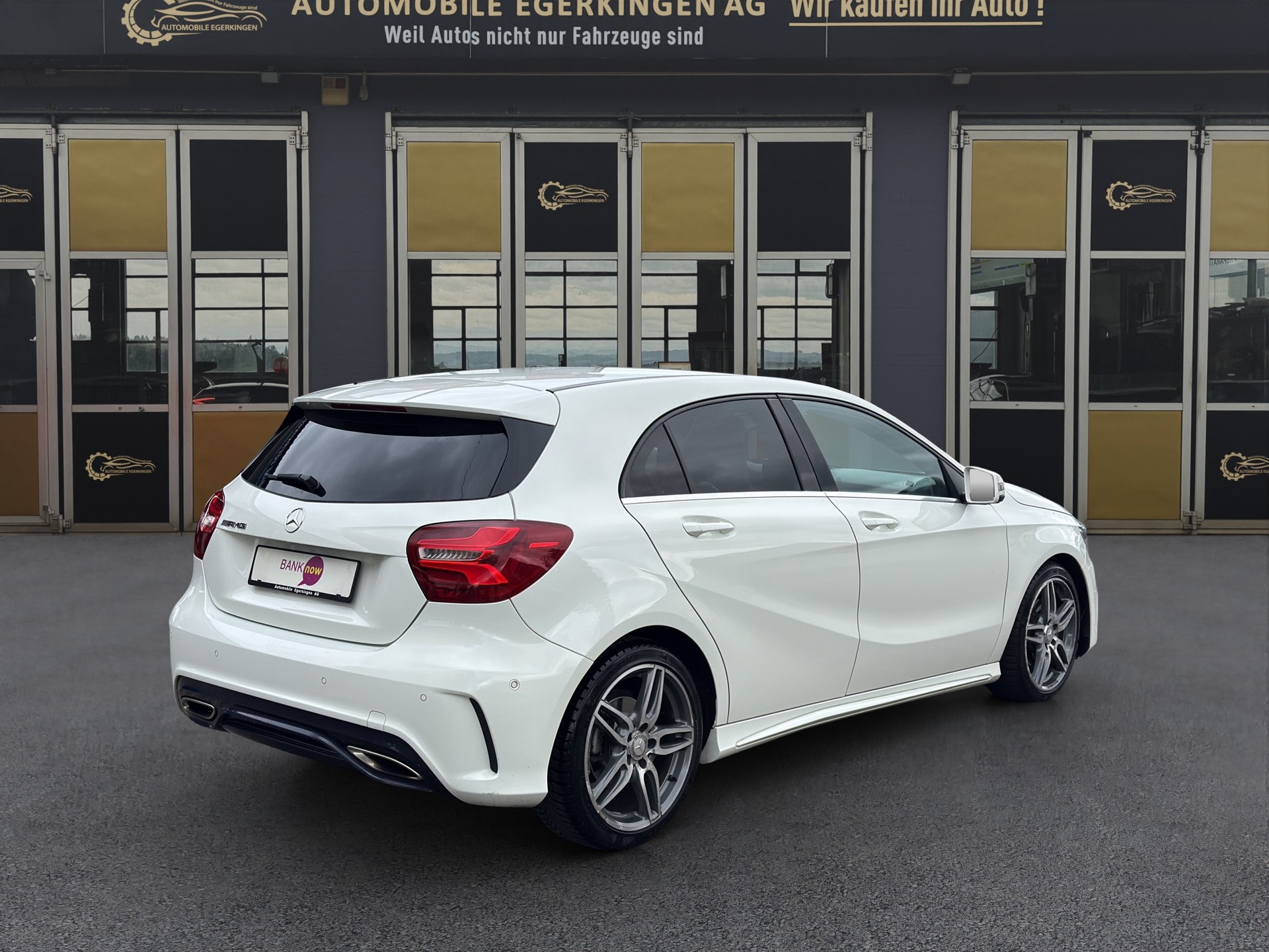 MERCEDES-BENZ A 200 AMG Line 7G-DCT-image-4
