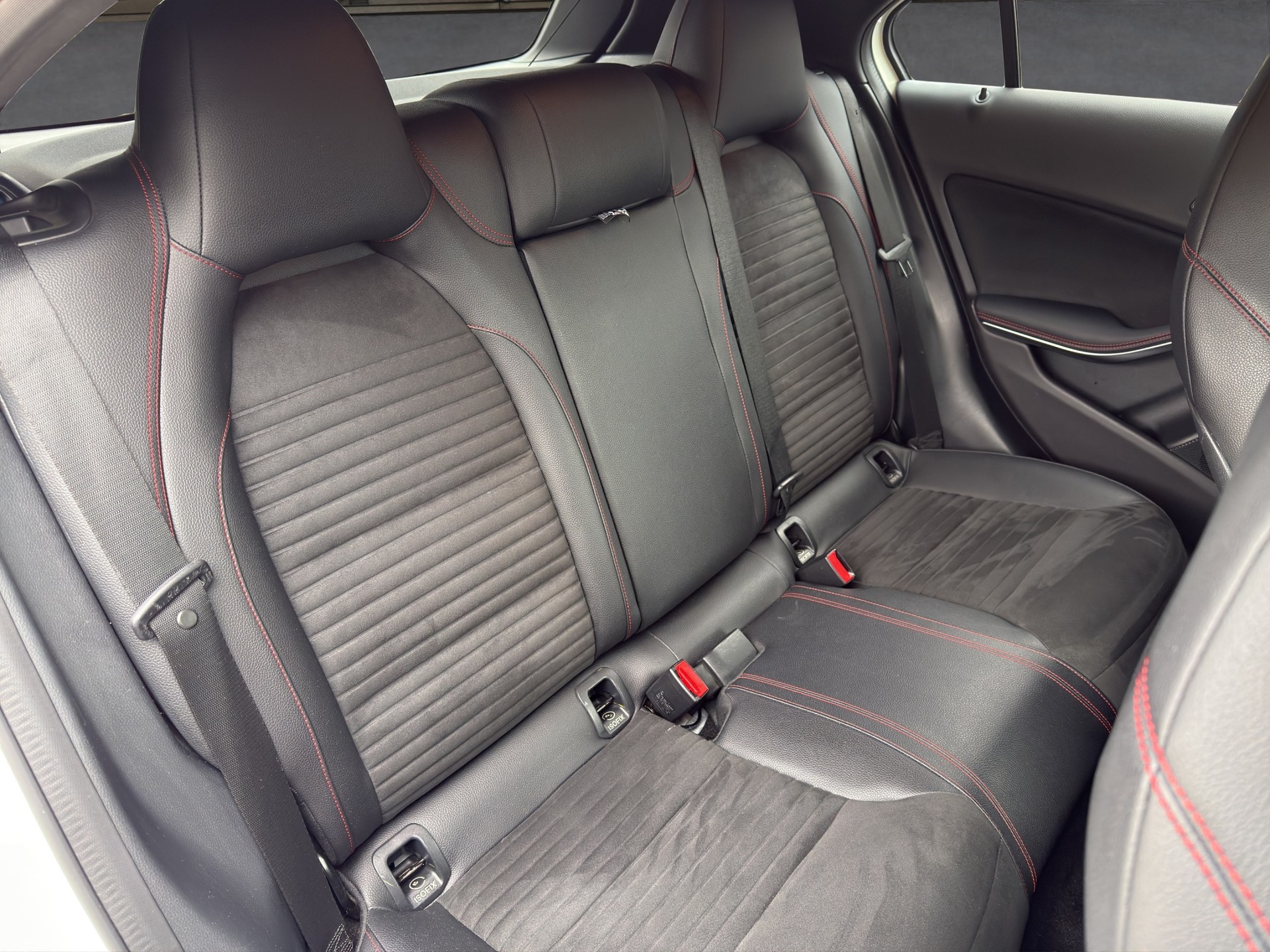 MERCEDES-BENZ A 200 AMG Line 7G-DCT-image-12