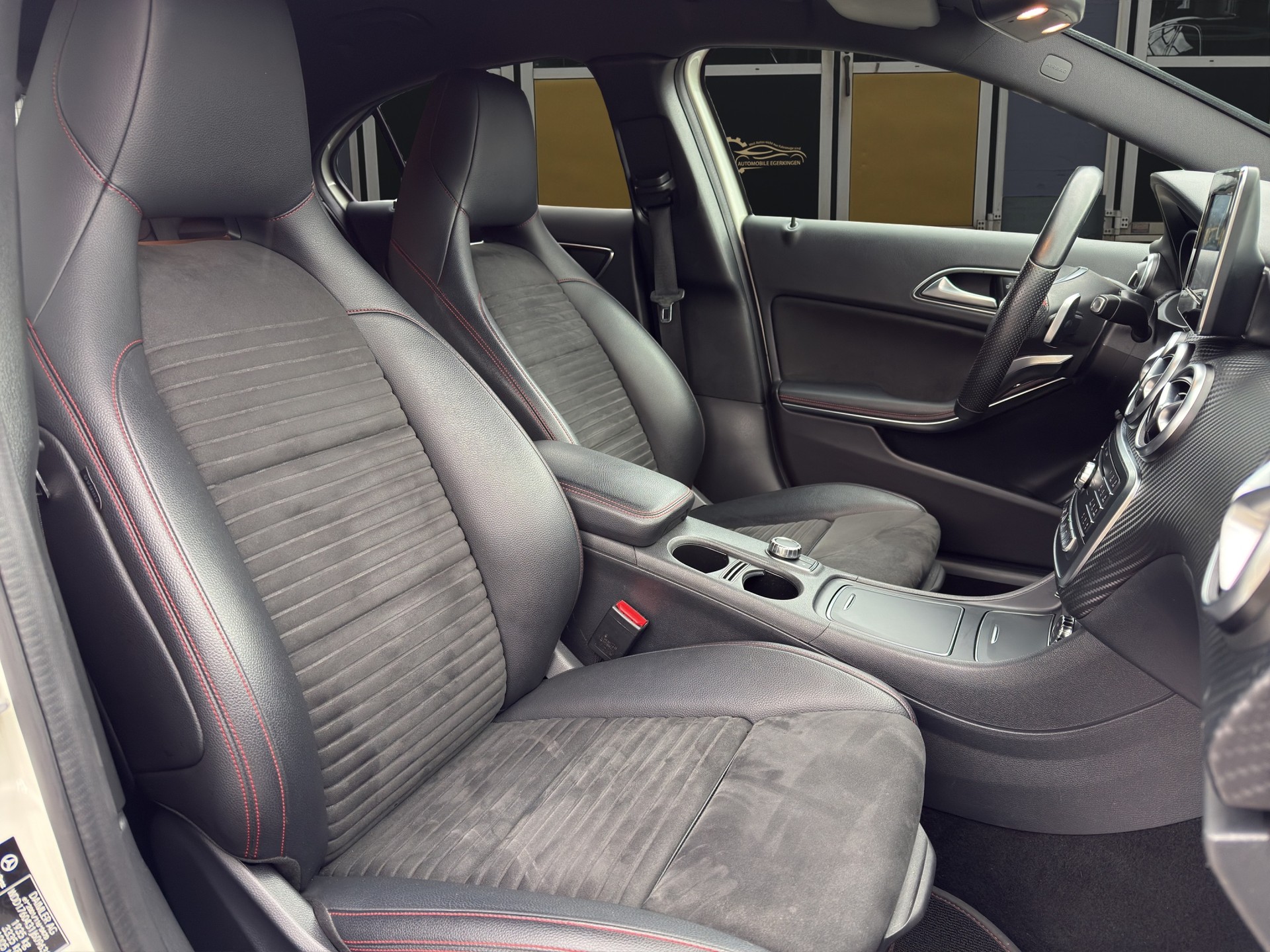 MERCEDES-BENZ A 200 AMG Line 7G-DCT-image-9