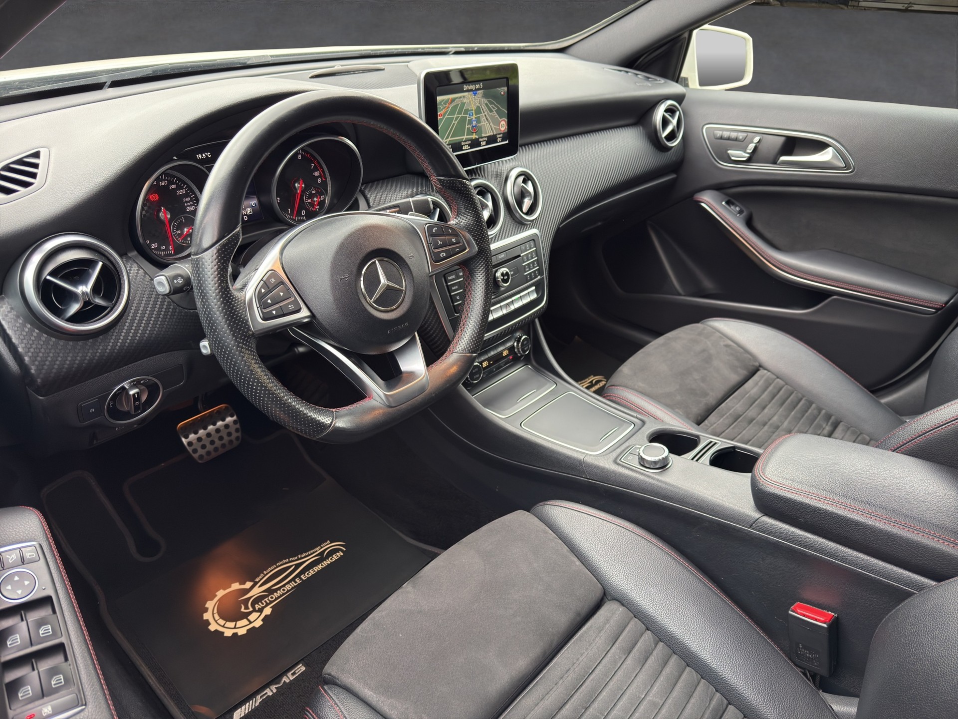 MERCEDES-BENZ A 200 AMG Line 7G-DCT-image-8