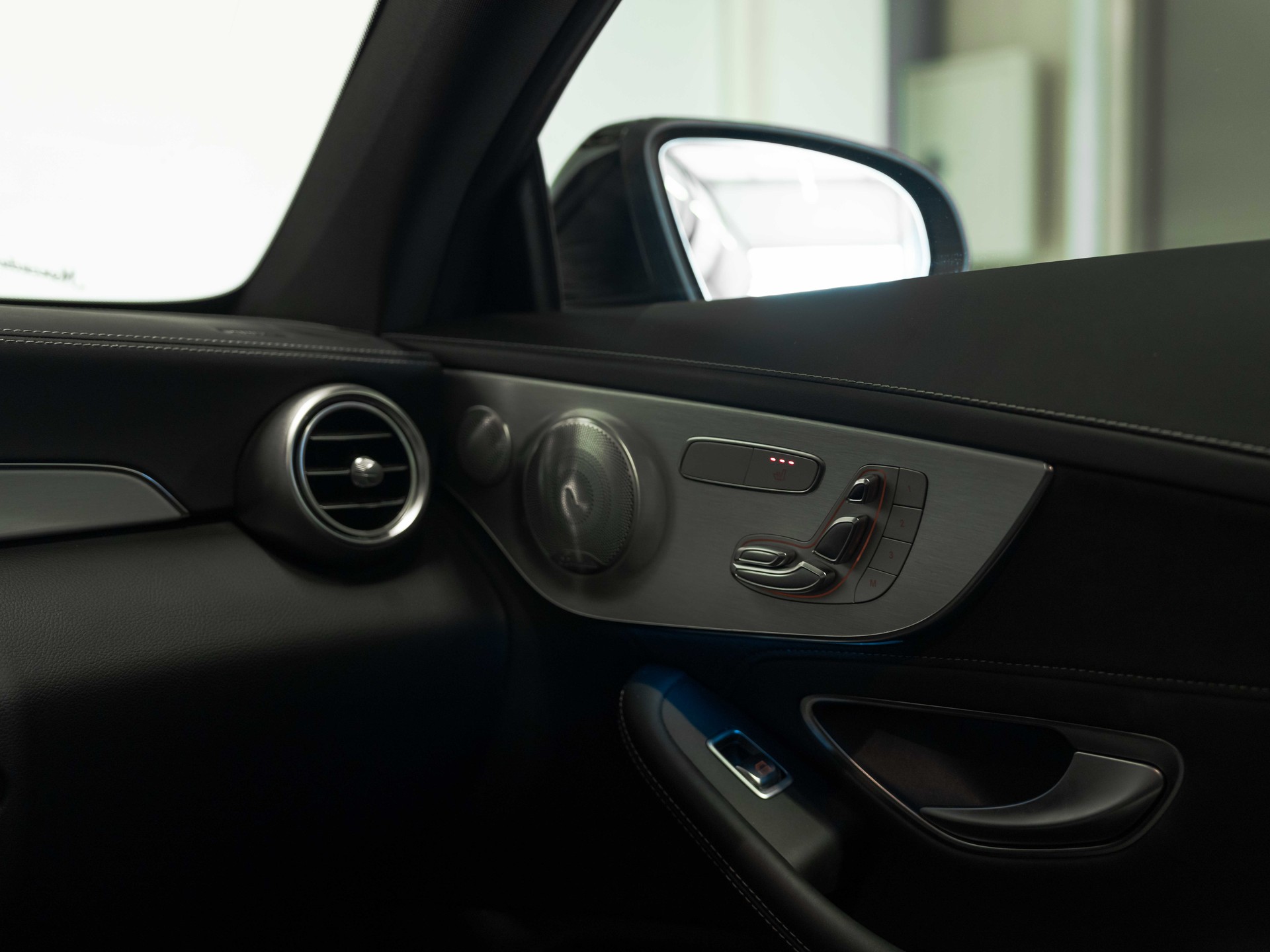 MERCEDES-BENZ C 63 S AMG Speedshift-image-26