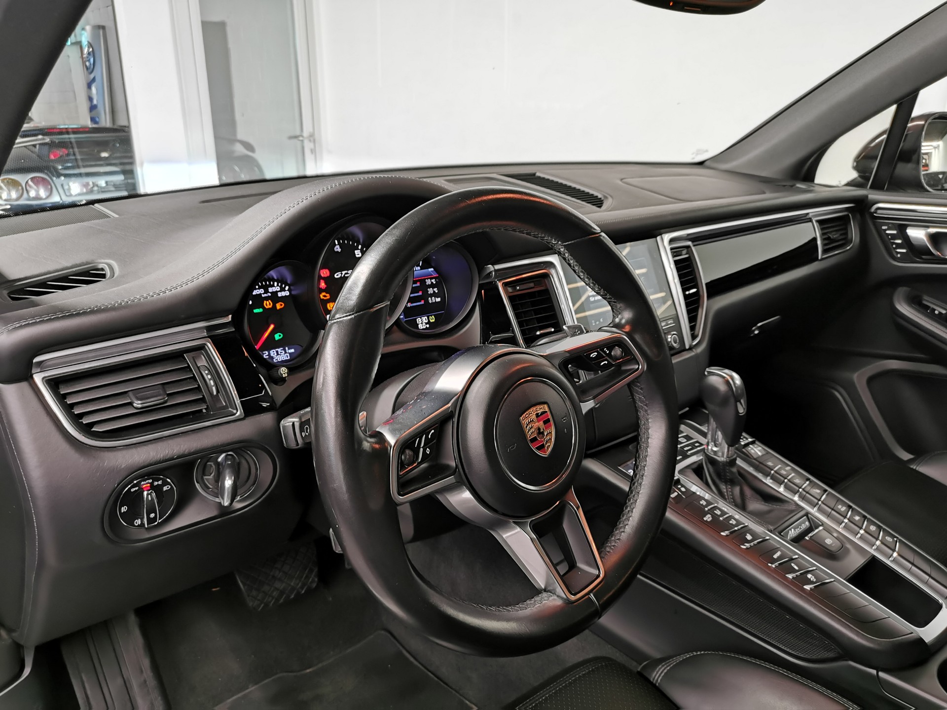 PORSCHE Macan GTS PDK-image-7