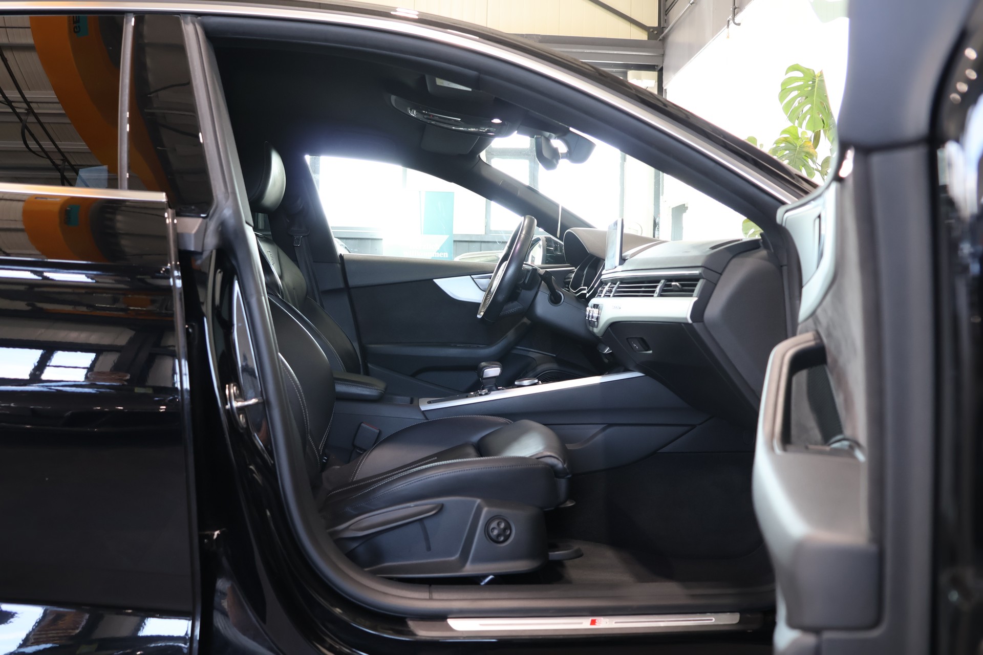 AUDI A5 Sportback 3.0 TDI quattro S-Line-image-12