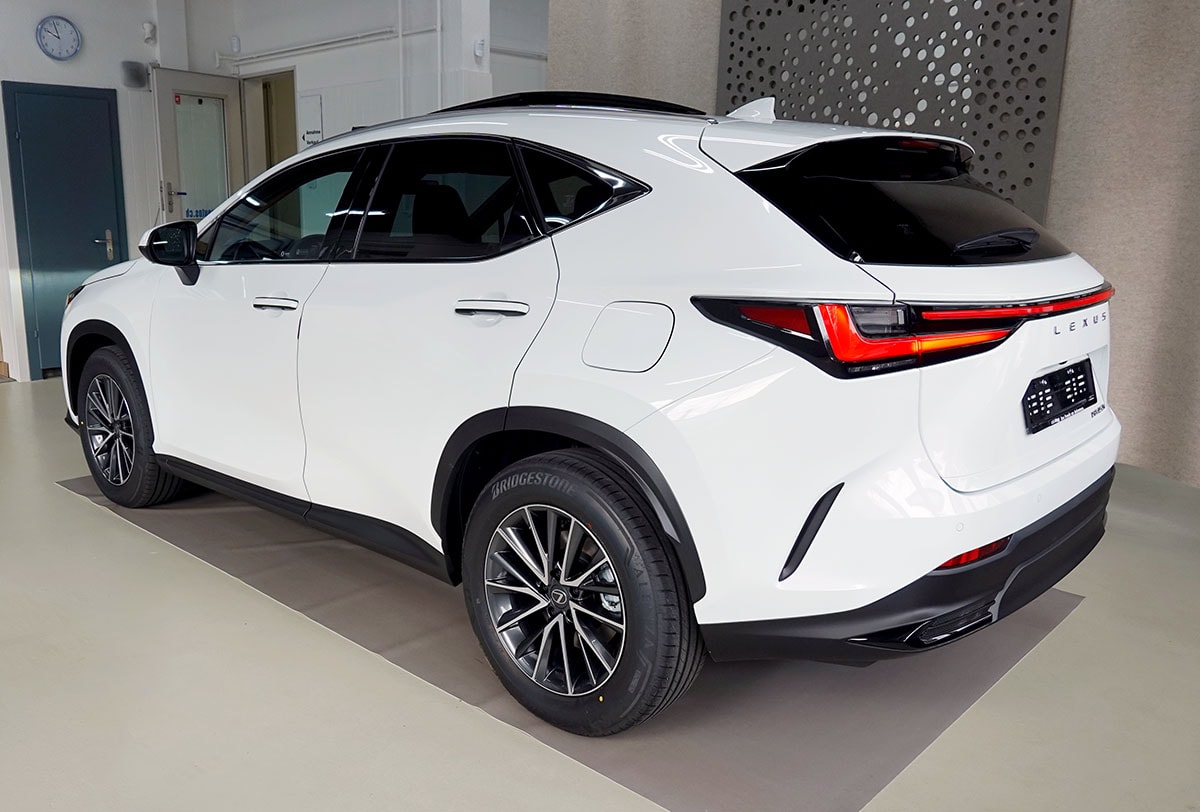 LEXUS NX 450h+ E-FOUR Comfort Pack Interieur, Panorama-showroom-element-2