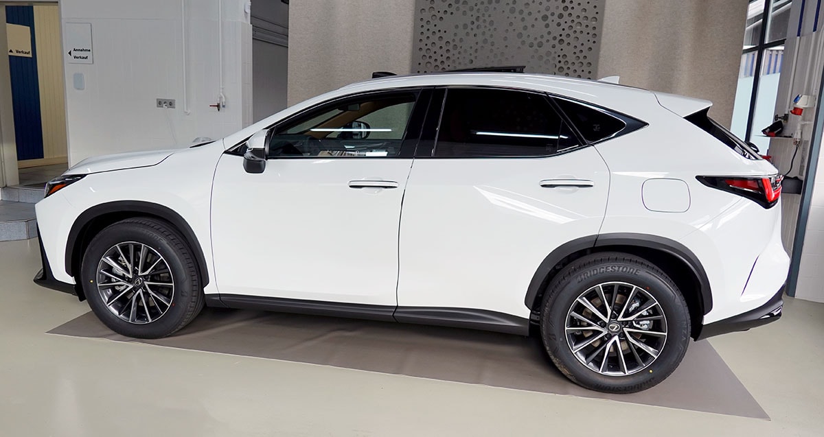 LEXUS NX 450h+ E-FOUR Comfort Pack Interieur, Panorama-showroom-element-1