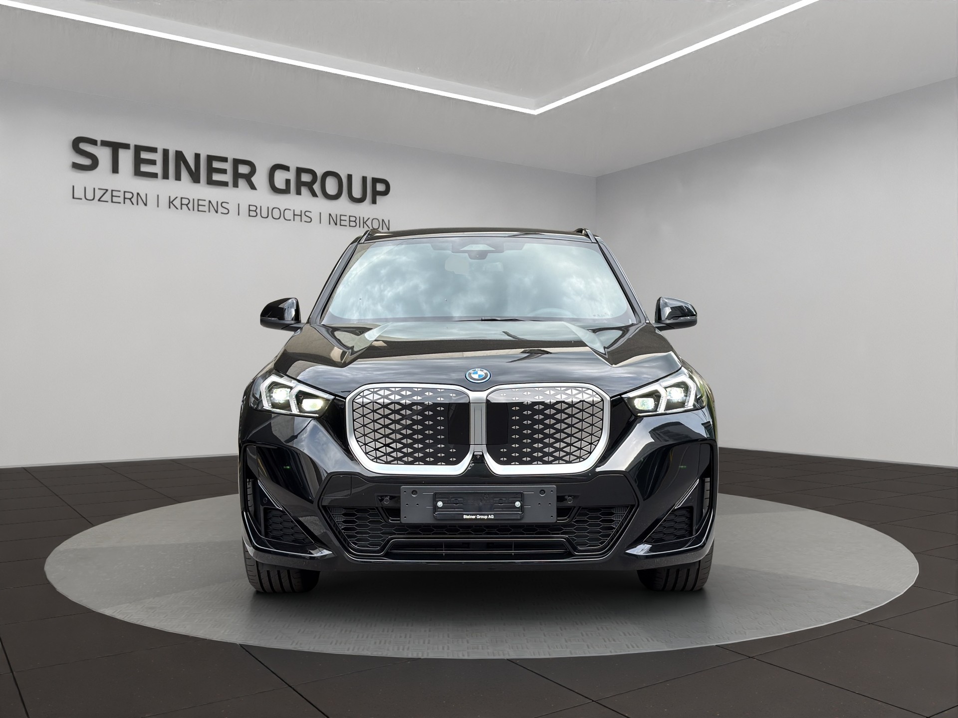 BMW iX1 xDrive 30 M Sport-showroom-element-1