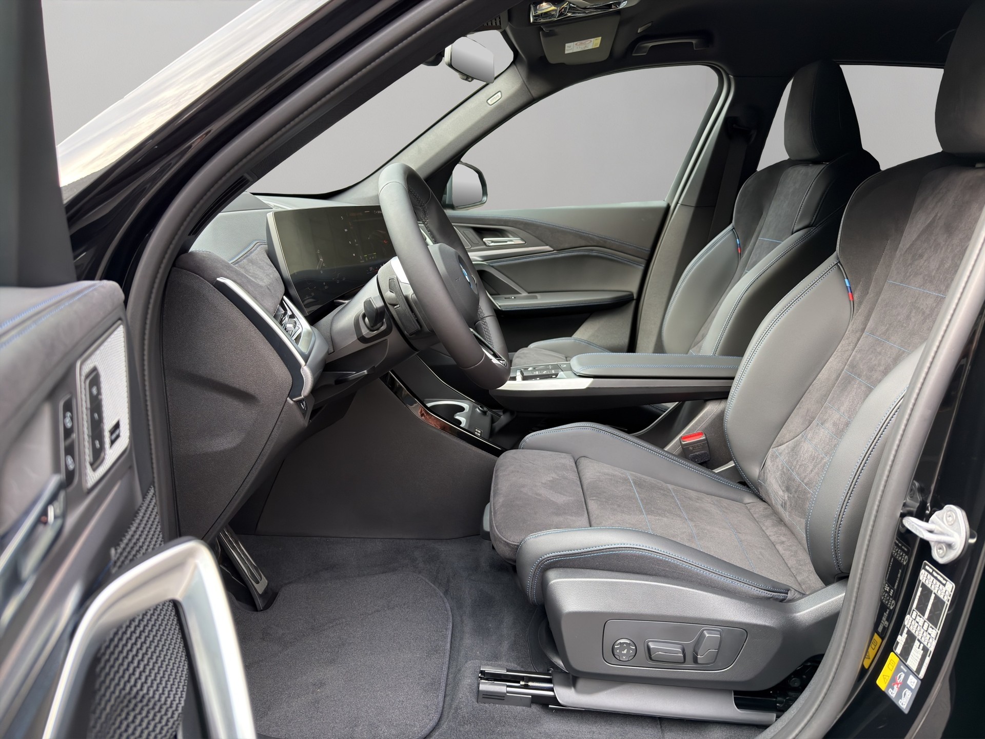 BMW iX1 xDrive 30 M Sport-image-9