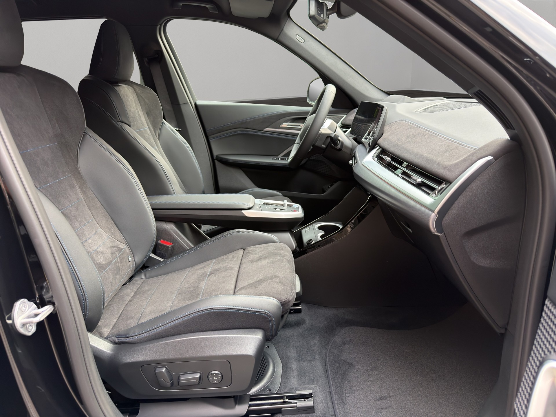 BMW iX1 xDrive 30 M Sport-image-19