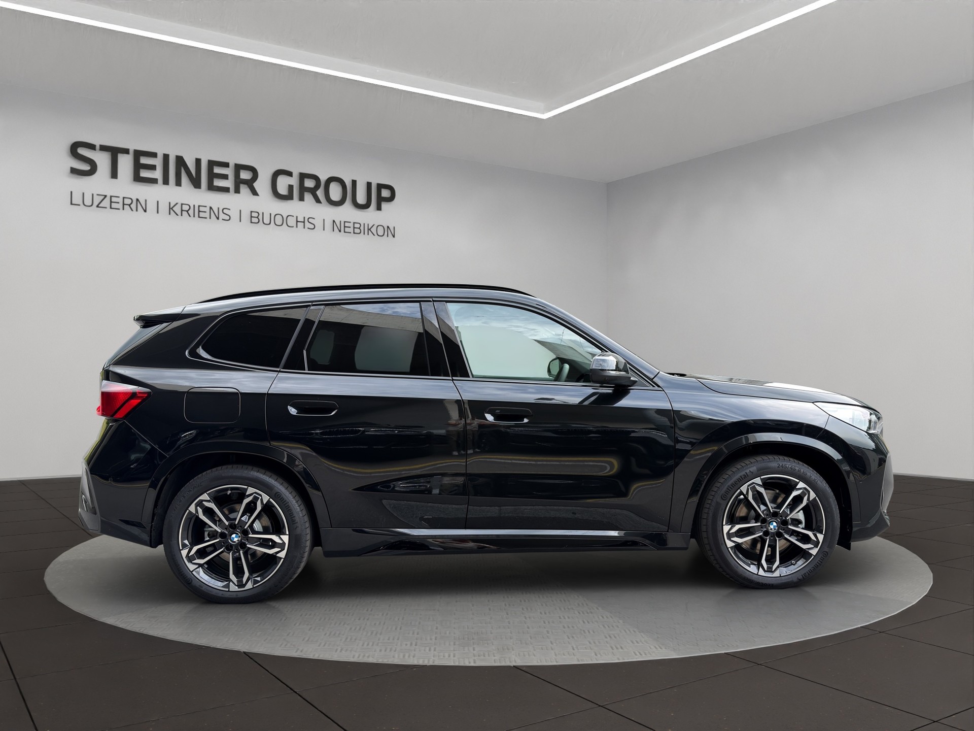 BMW iX1 xDrive 30 M Sport-showroom-element-3