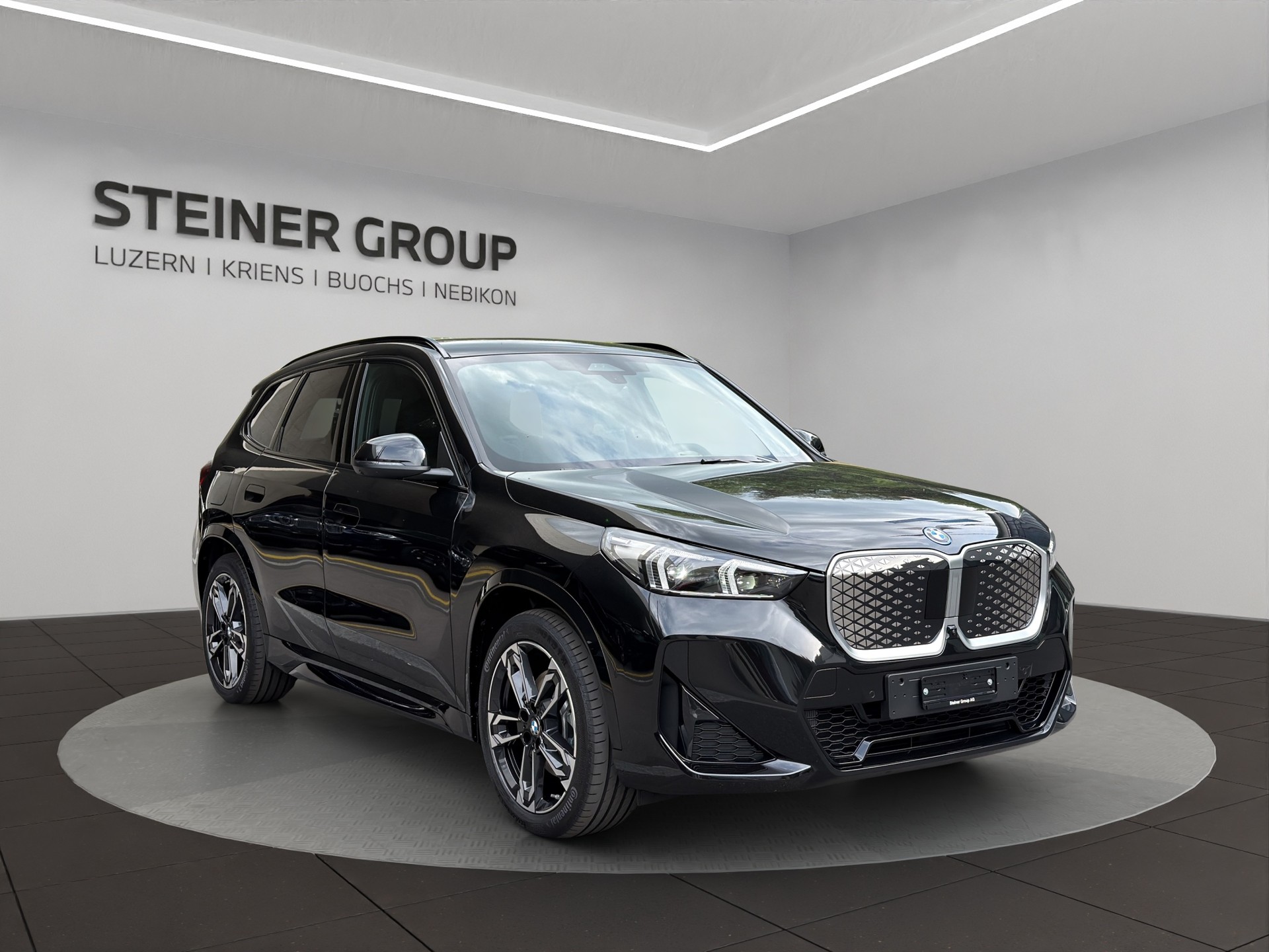 BMW iX1 xDrive 30 M Sport-showroom-element-2