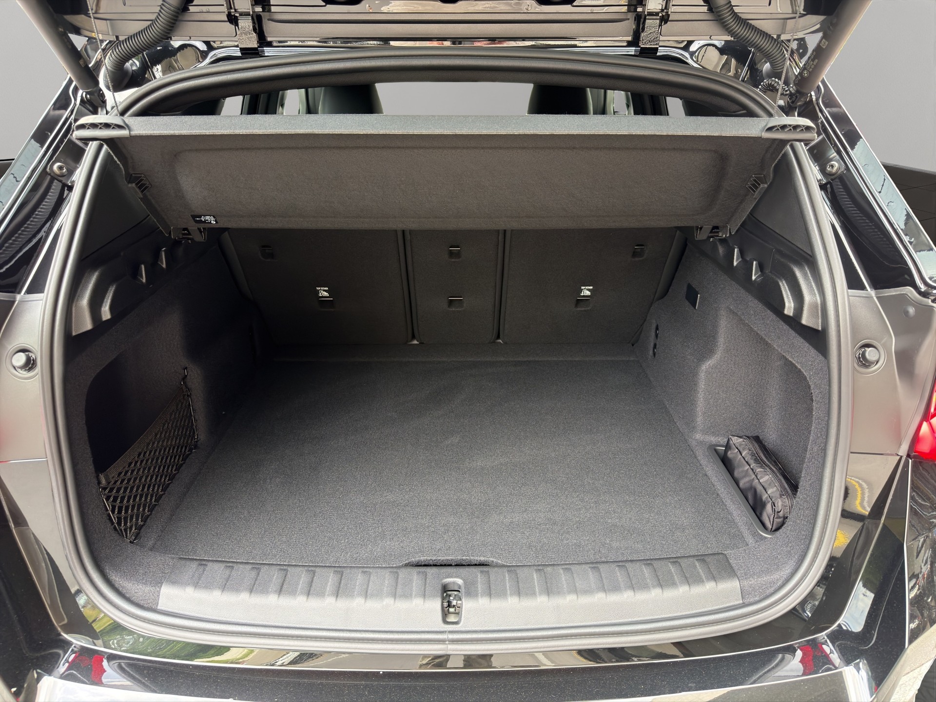 BMW iX1 xDrive 30 M Sport-image-18