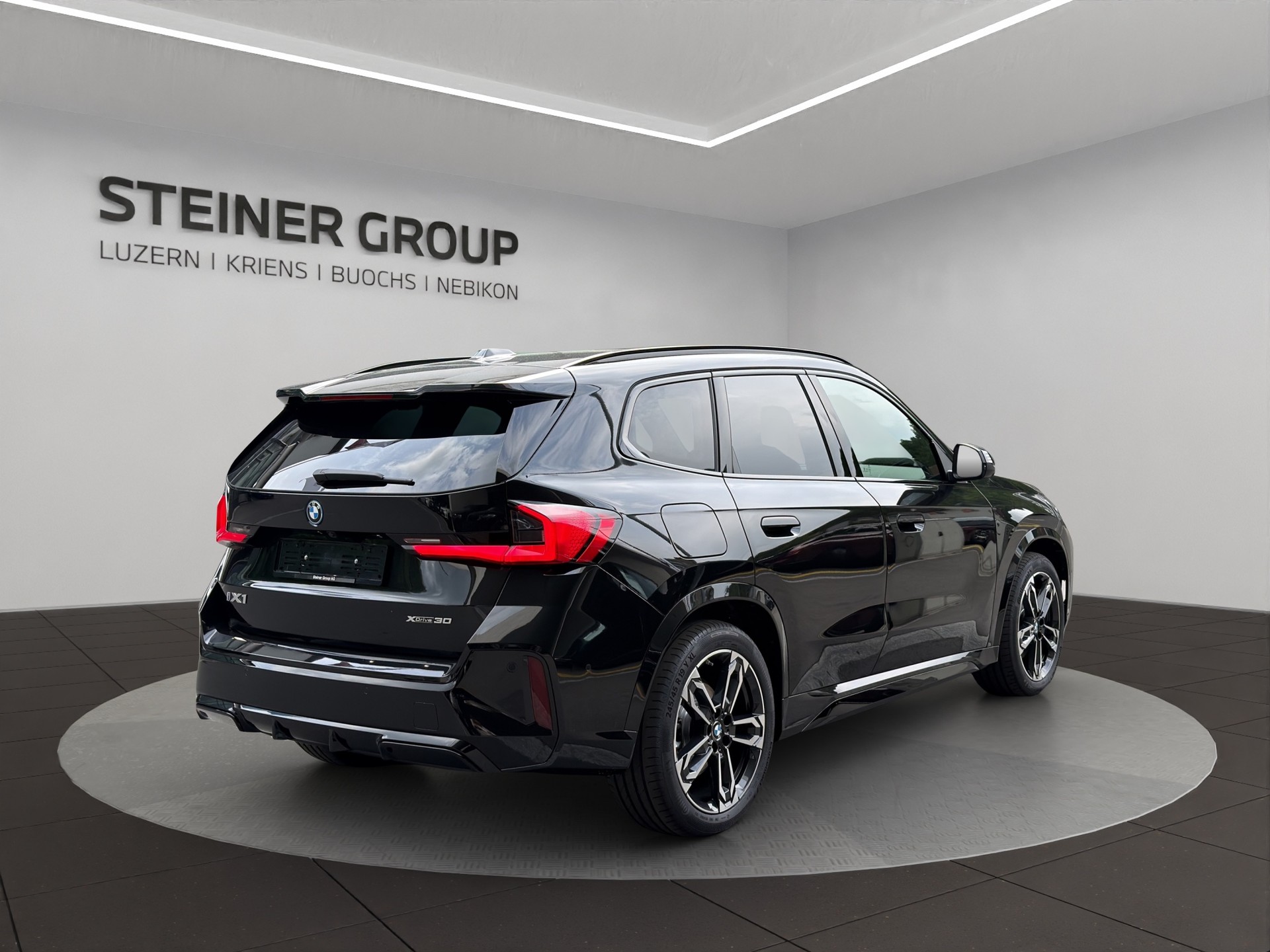 BMW iX1 xDrive 30 M Sport-image-4