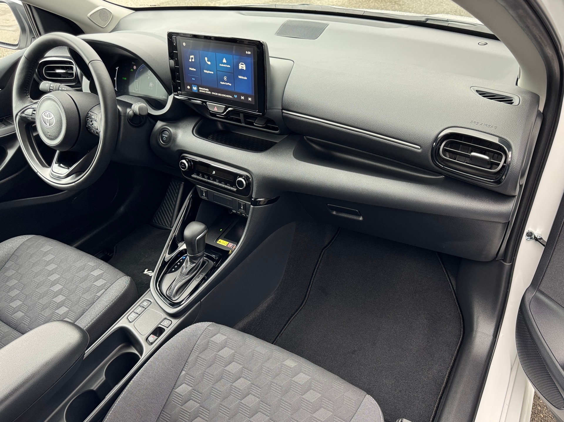 TOYOTA Yaris 1.5 Trend e-CVT-image-11
