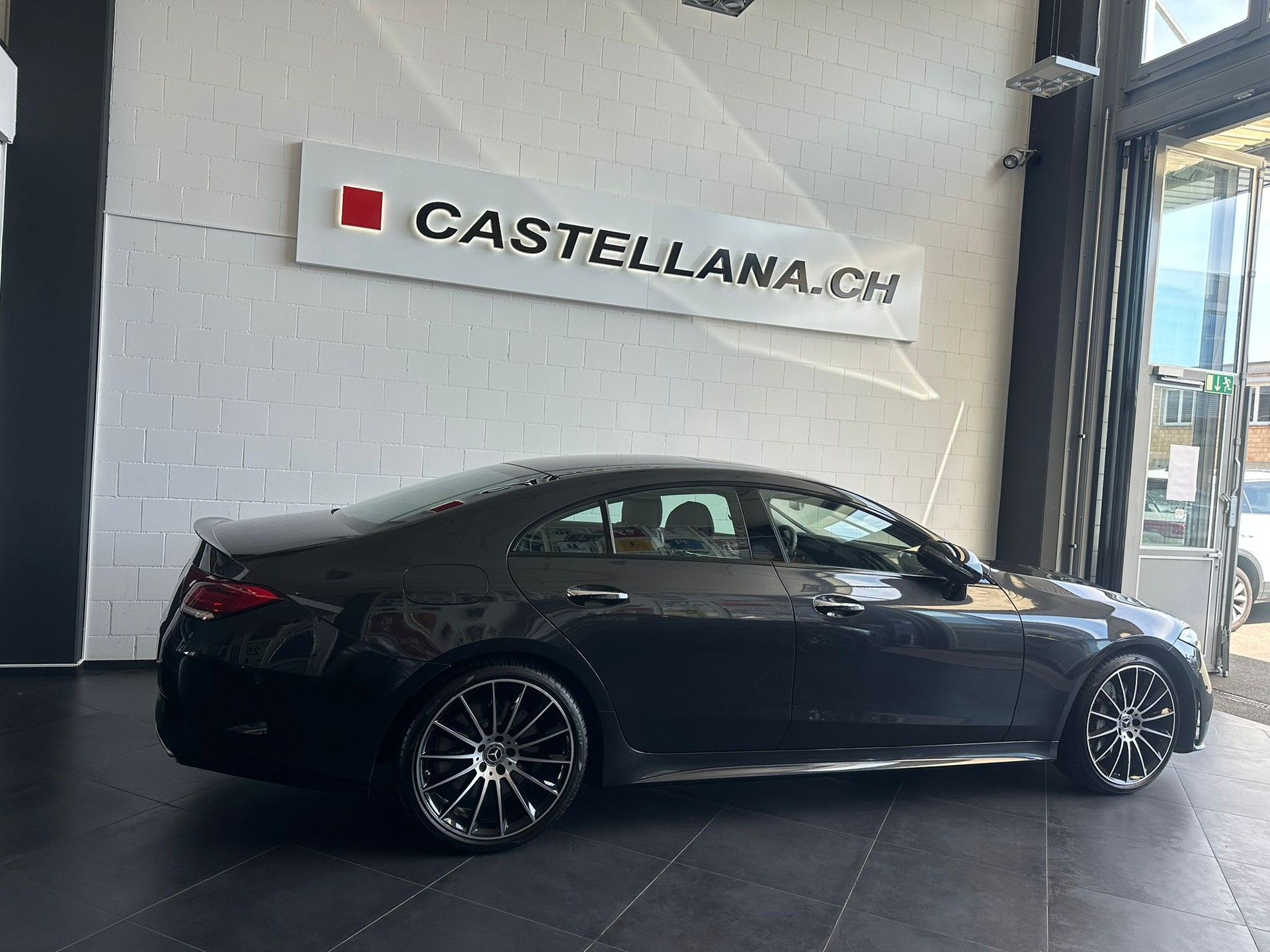 MERCEDES-BENZ CLS 450 4Matic AMG Line 9G-Tronic-showroom-element-2