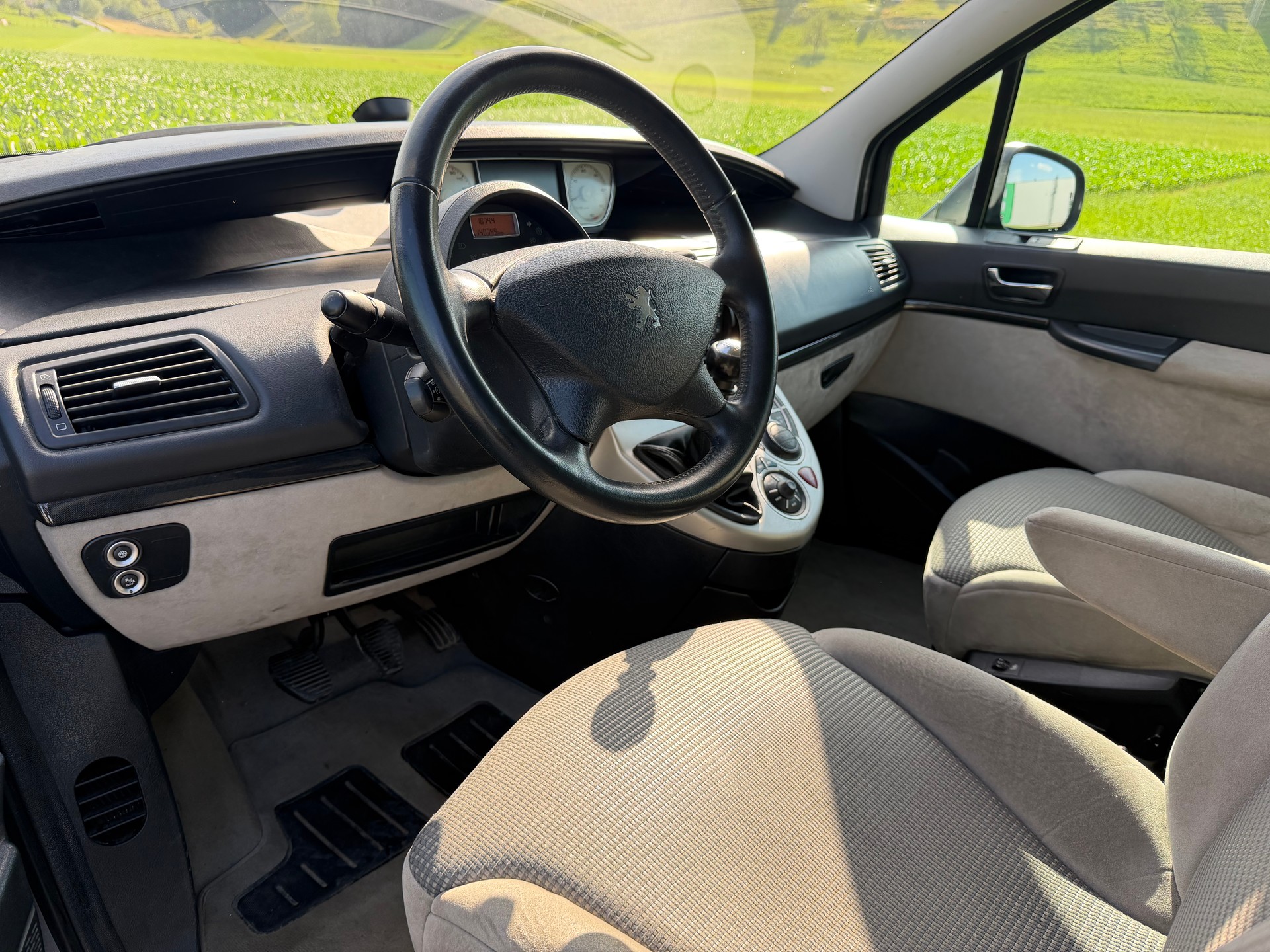 PEUGEOT 807 2.0 16V HDi Allure-image-7