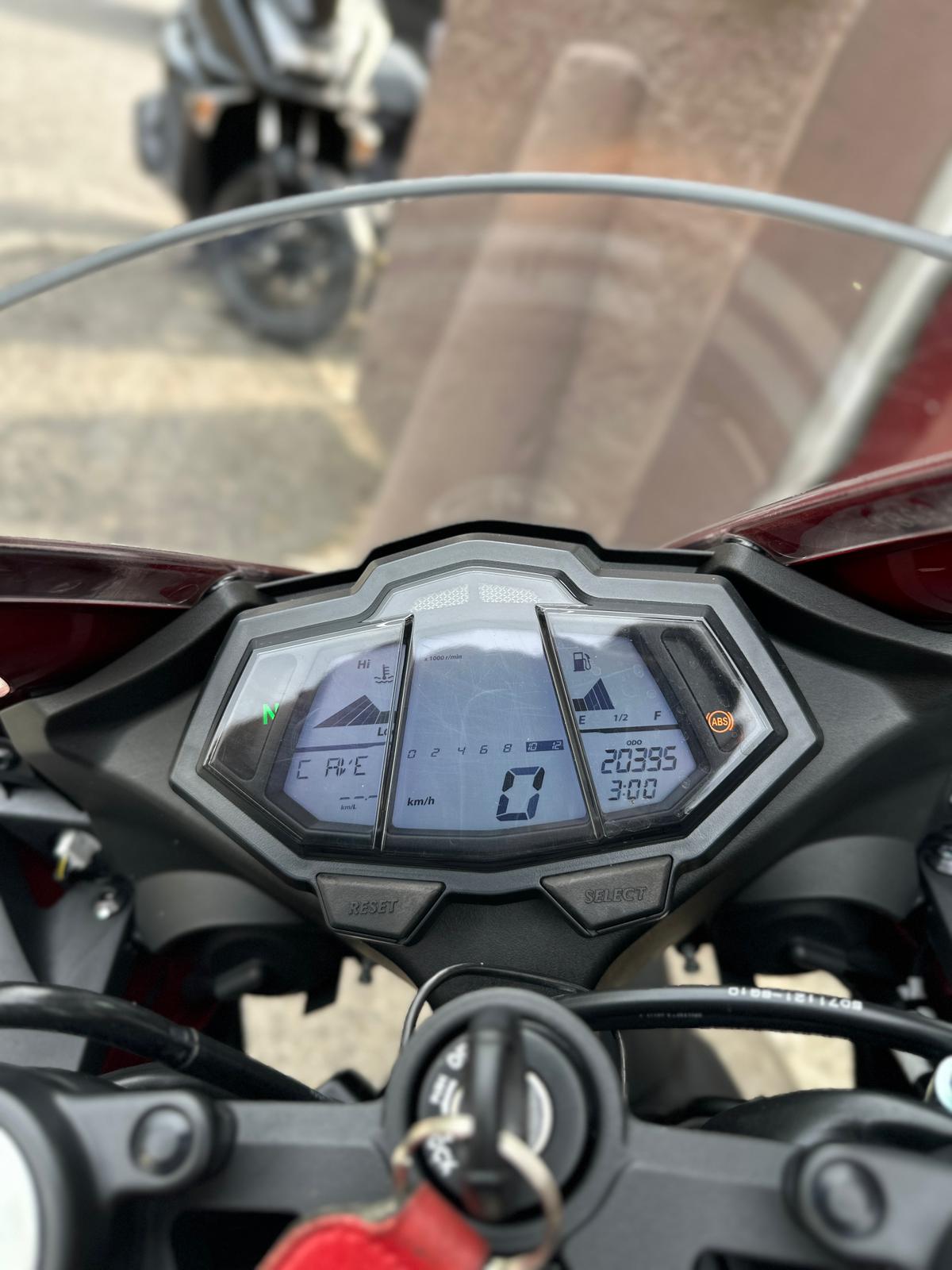 YAMAHA YZF-R 125 ABS-image-4